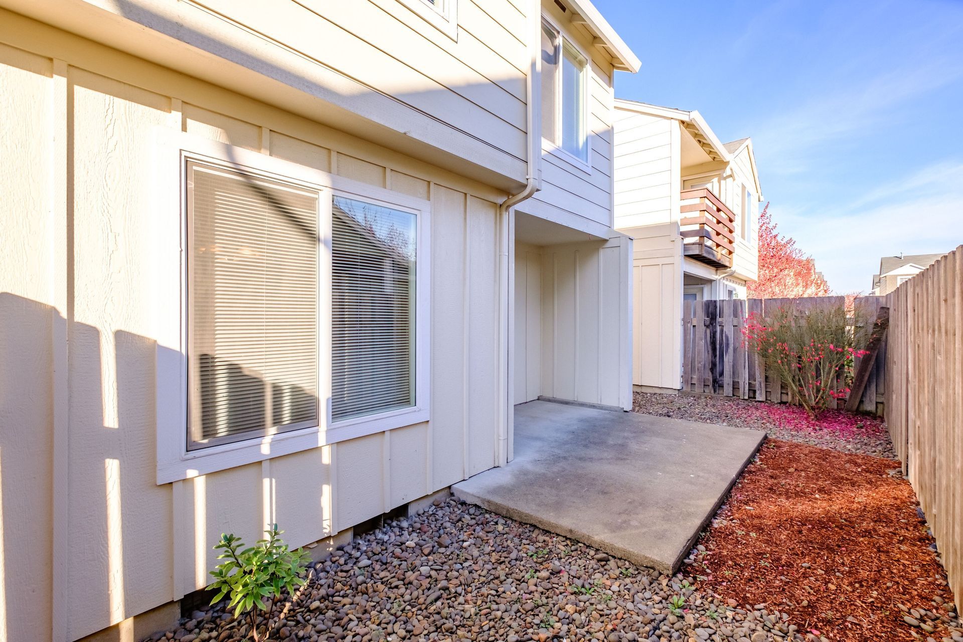 Mt. Vernon Town Homes – in Albany Oregon – patio.