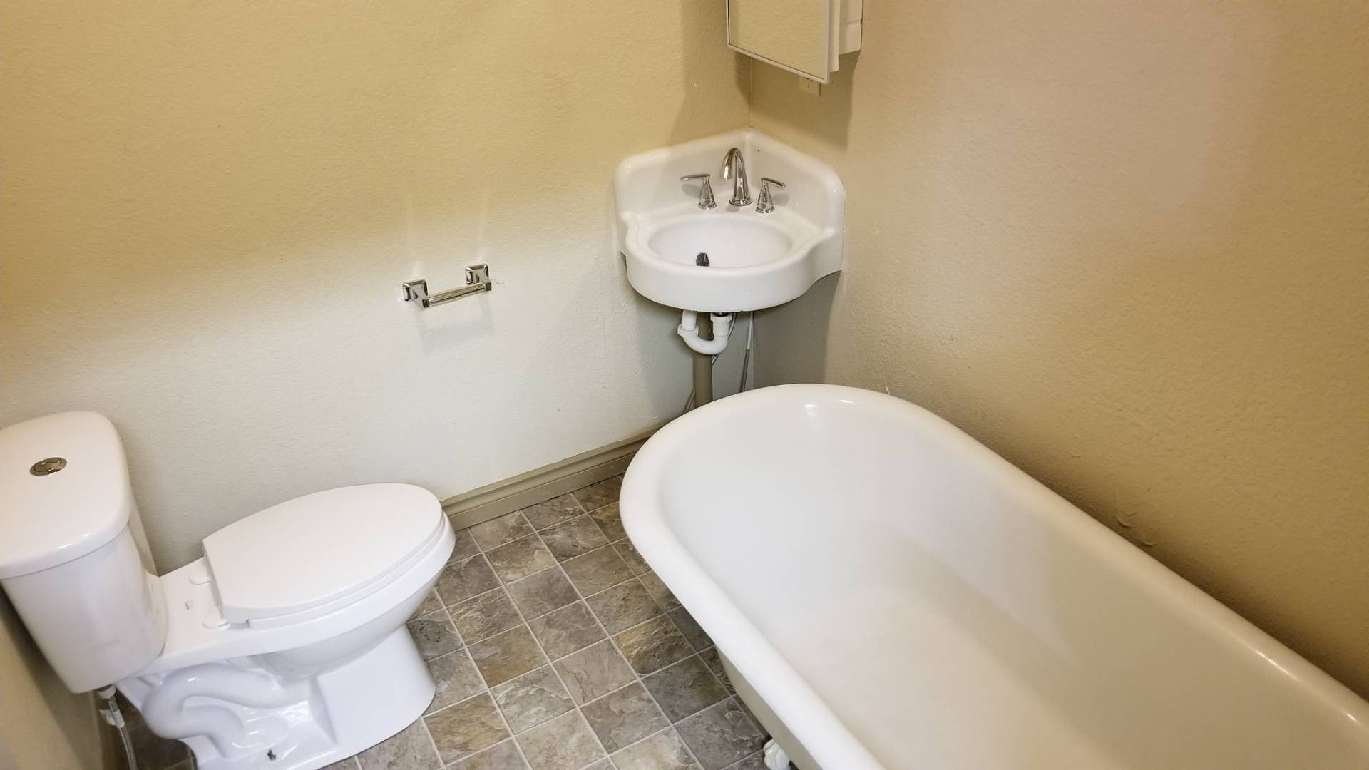 Armory Apartments in downtown Albany Oregon – various-apartment home sizes – bathroom with clawfoot tub –1.