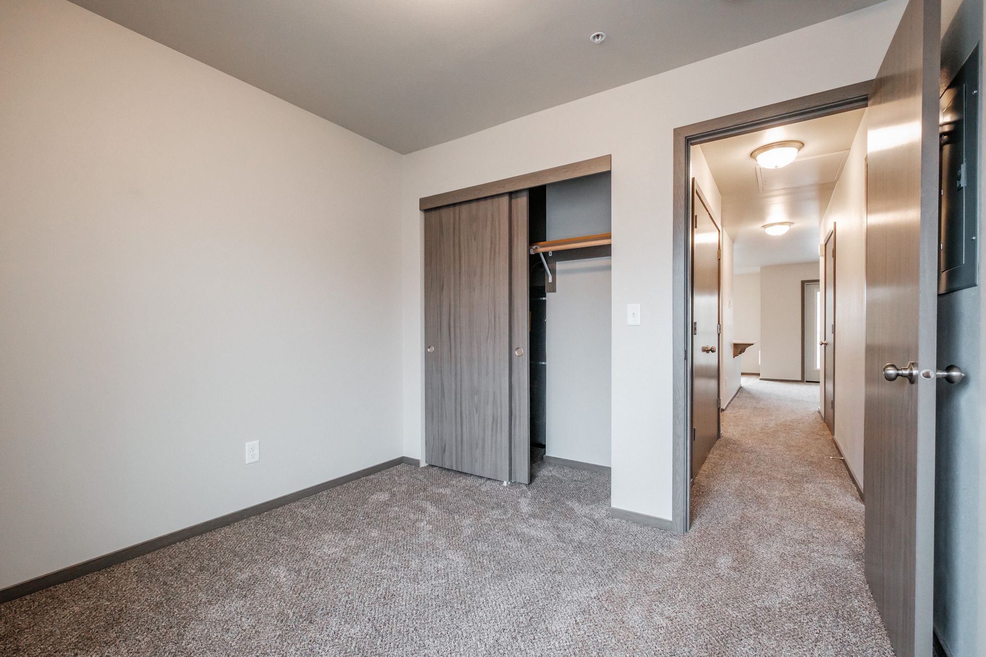 Jefferson Terrace Apartments in Jefferson Oregon – bedroom and closet – 2.