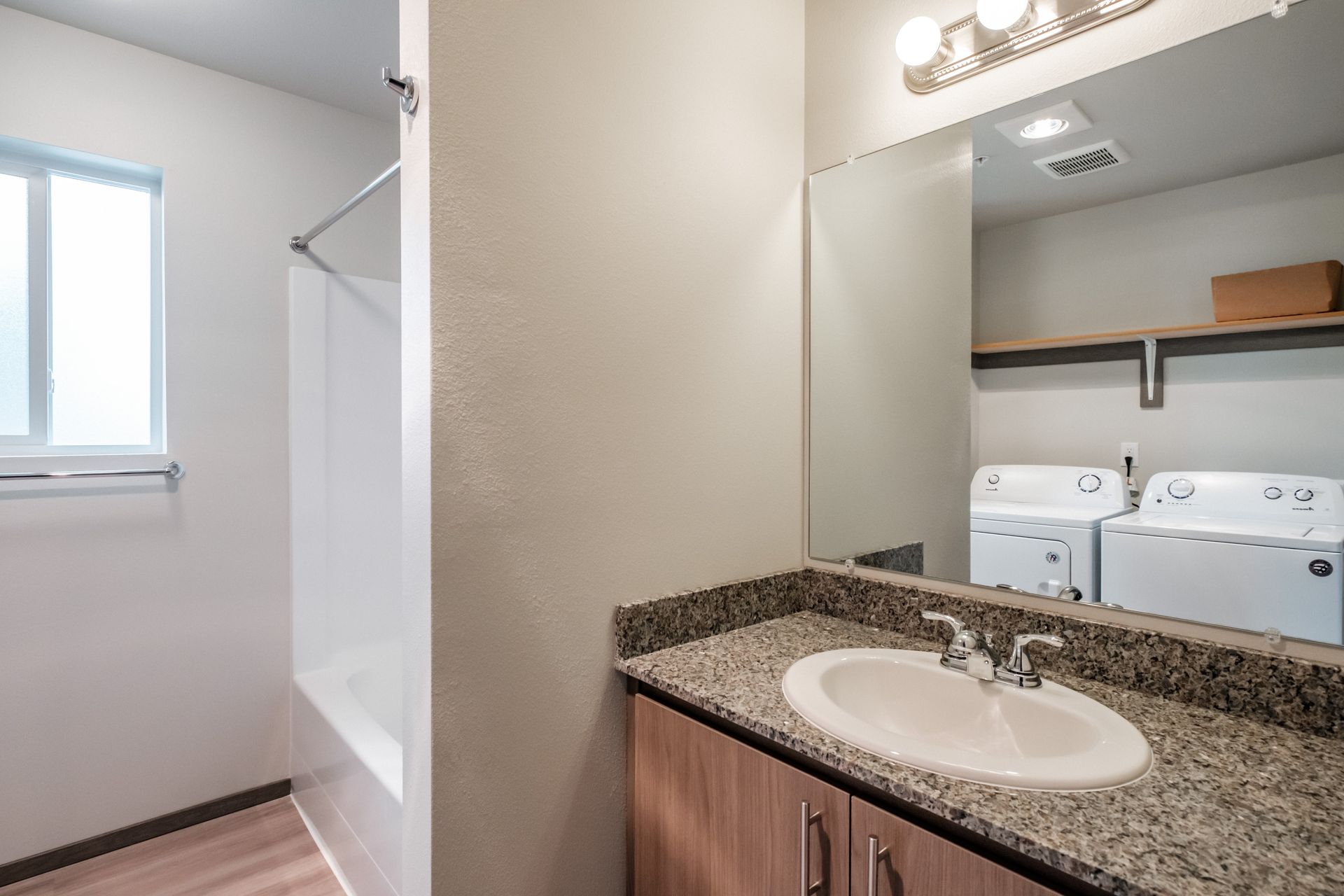 Cherry Glen Apartments in Salem Oregon – one bedroom one bathroom apartment home bathroom.