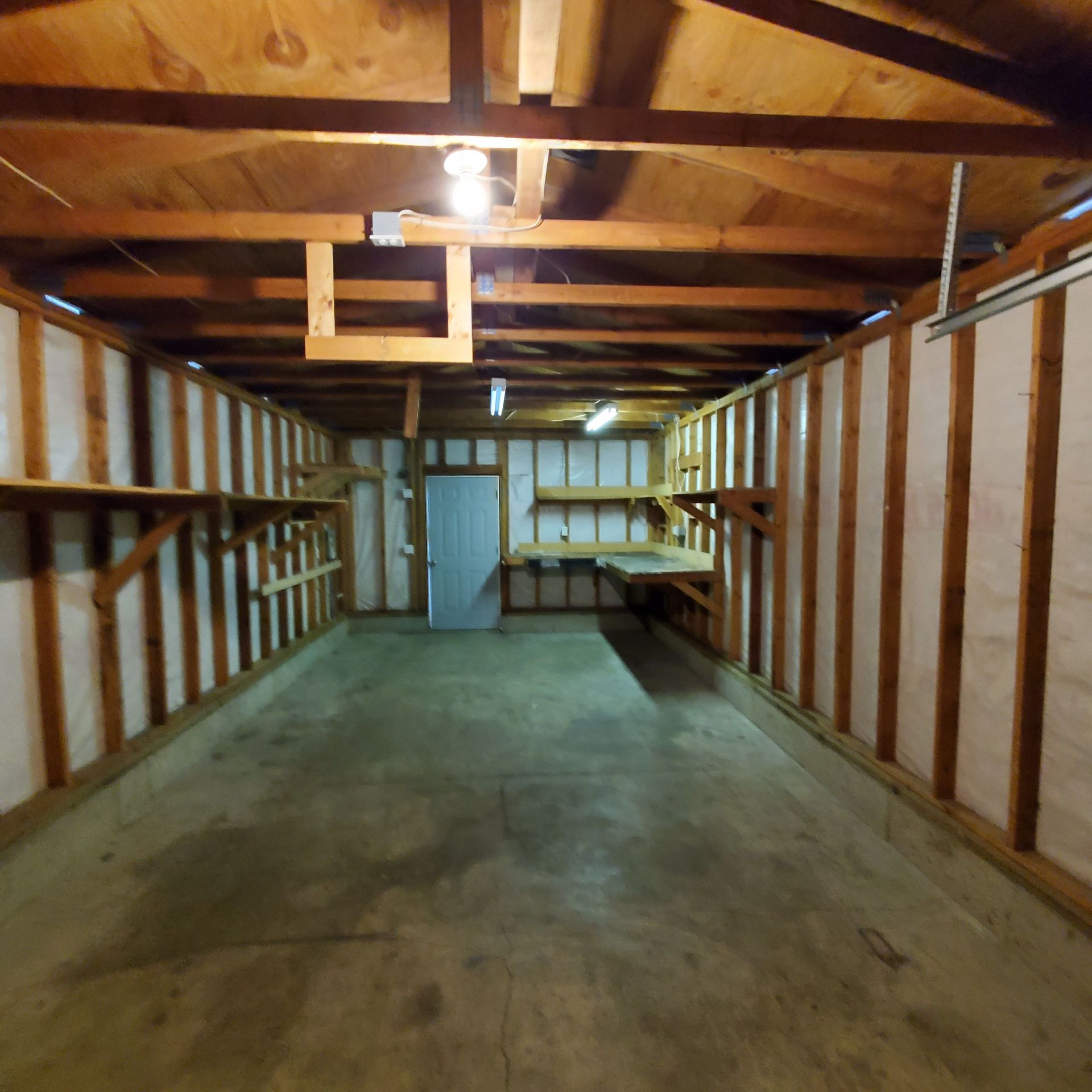 Ashwood Estates mobile homes in Tangent Oregon, five-bedroom three-bathroom – garage.