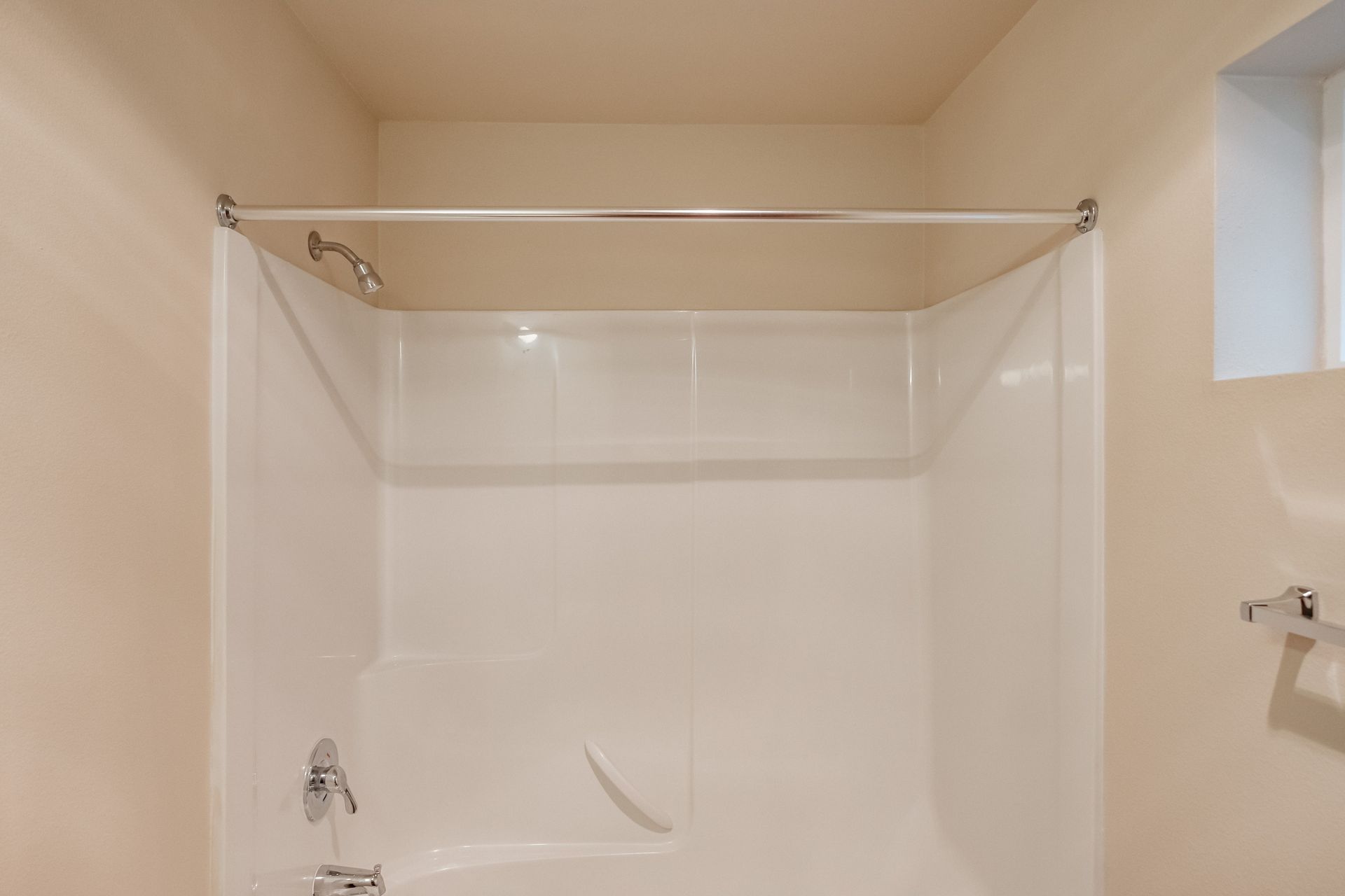 Lafayette Place Apartments in McMinnville, Oregon, near Linfield University – two-bedroom two-bath – shower – 2.