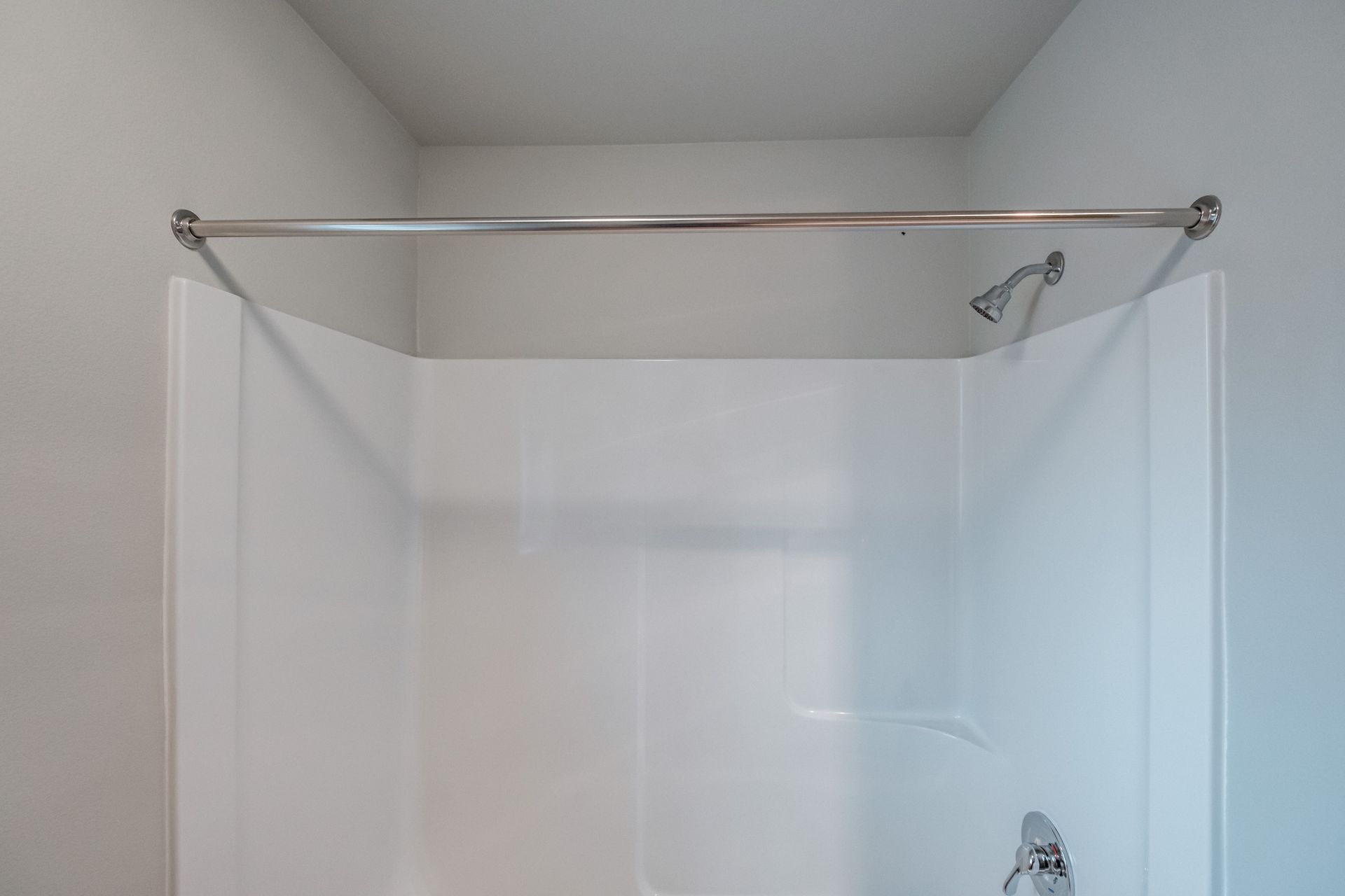 Cherry Glen Apartments in Salem Oregon – one bedroom one bathroom apartment home shower.