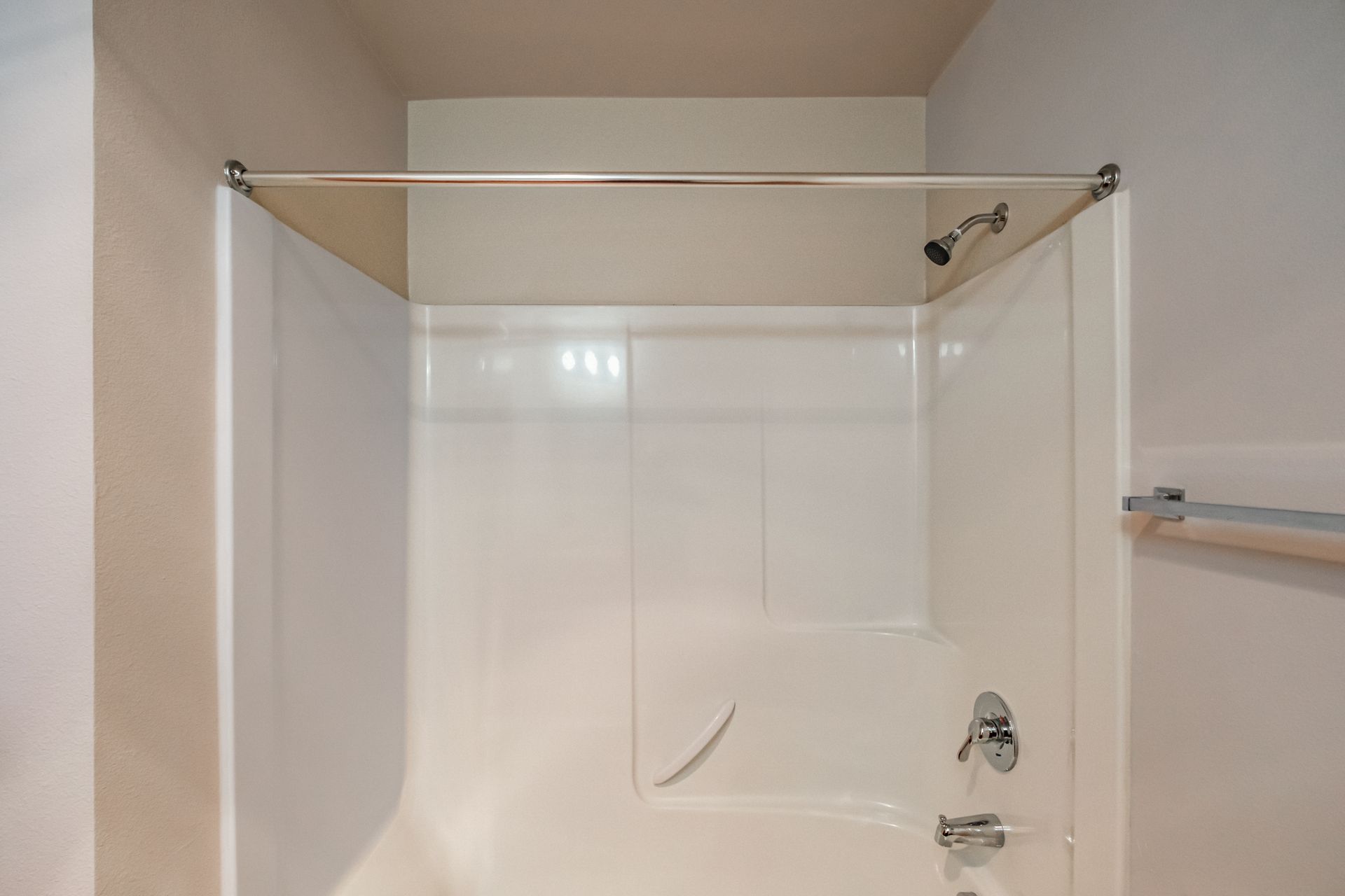 Aspen Place Apartments in Lebanon OR, near Western University of Health Sciences, two-bed two-bath – shower -2.