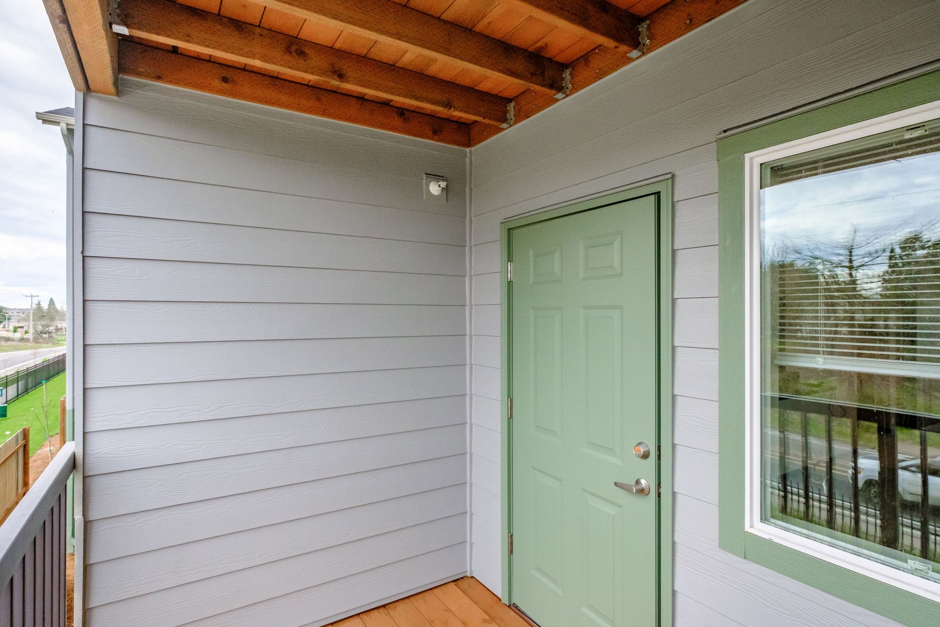 Cherry Glen Apartments in Salem Oregon – one bedroom one bathroom apartment home balcony.