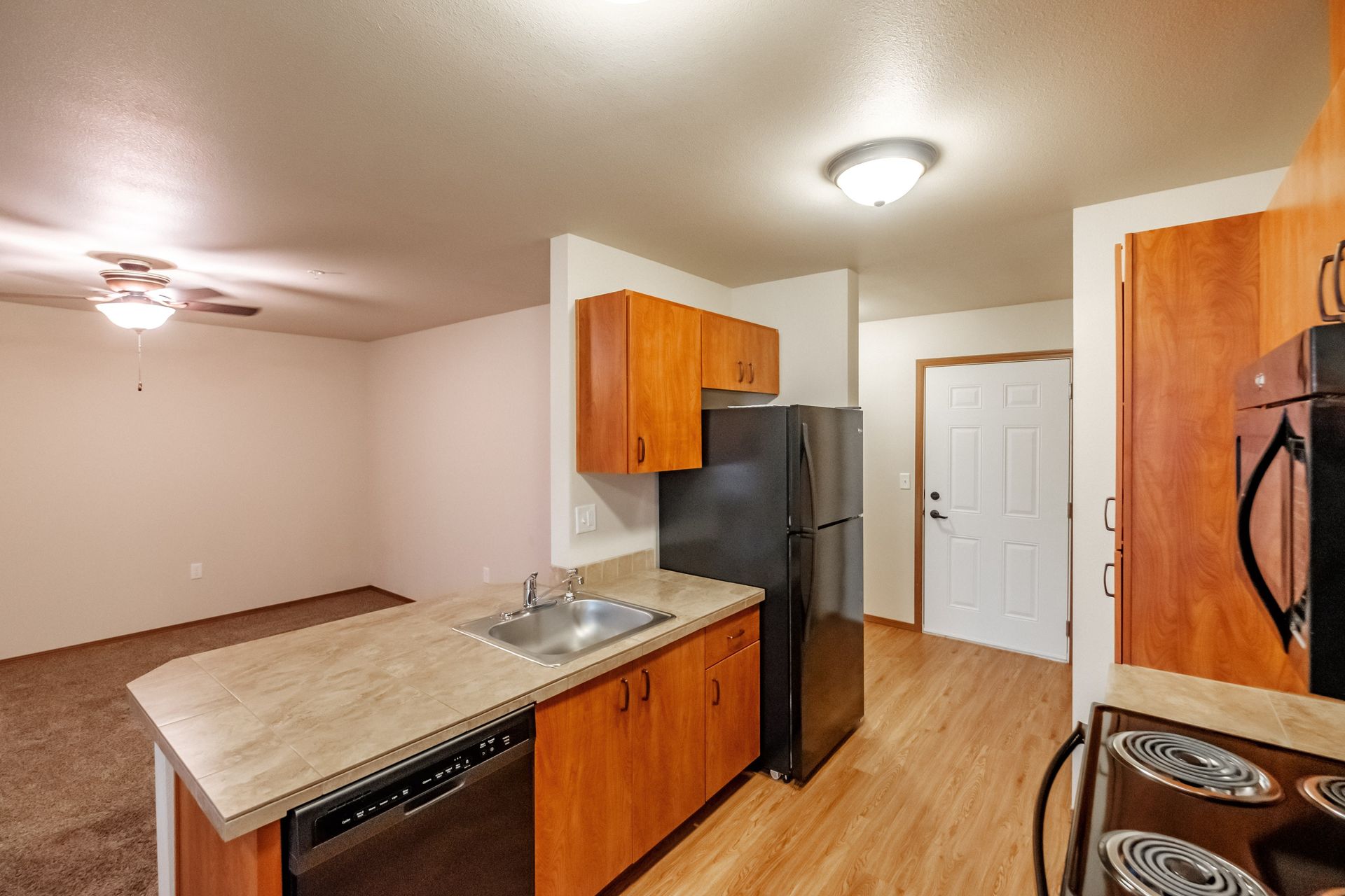 Lafayette Place Apartments in McMinnville, Oregon, near Linfield University – one-bedroom one-bath –dishwasher, refrigerator.