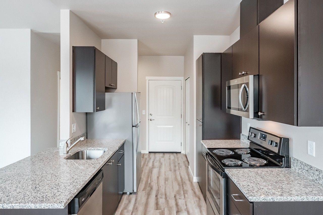 Hickory Hollow Apartments in North Albany OR, one-bedroom one-bathroom – kitchen.