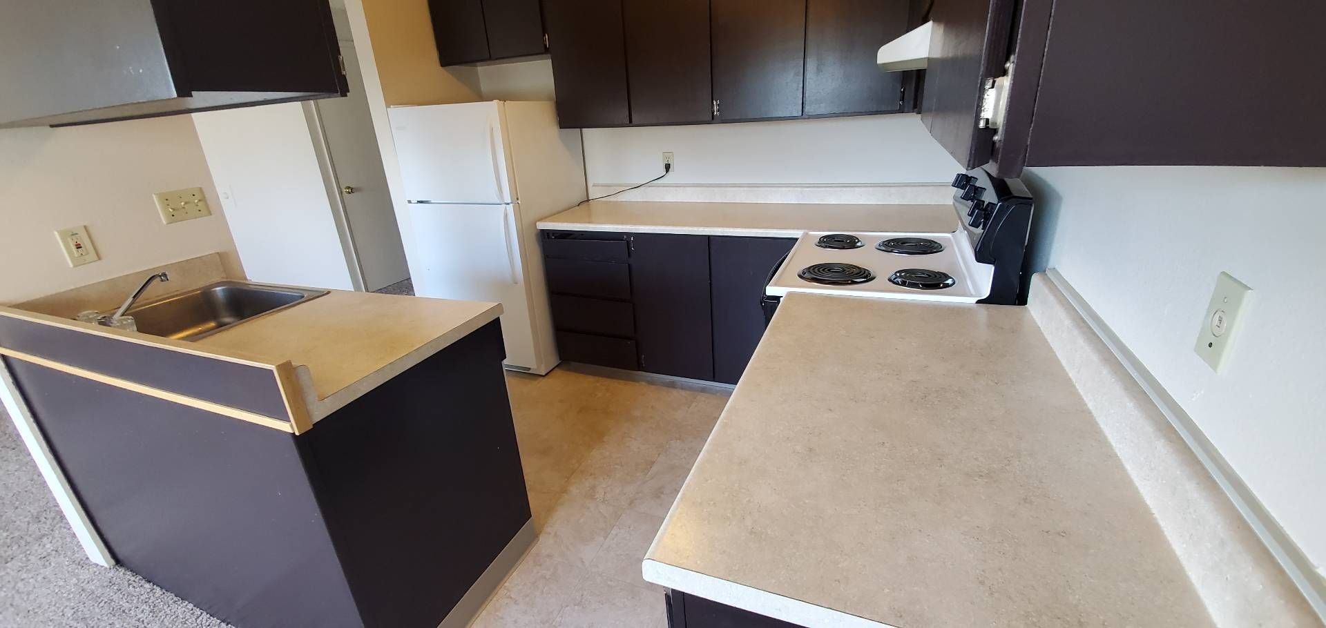 1061 Washington Apartments in Corvallis OR, Near Oregon State University, two-bedroom two-bathroom – stove and refrigerator.