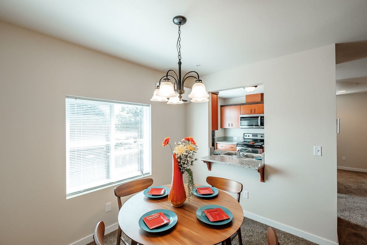 Goodnight Townhomes in Corvallis, OR, Near Oregon State University, four-bed, 2.5-bath – dining room.