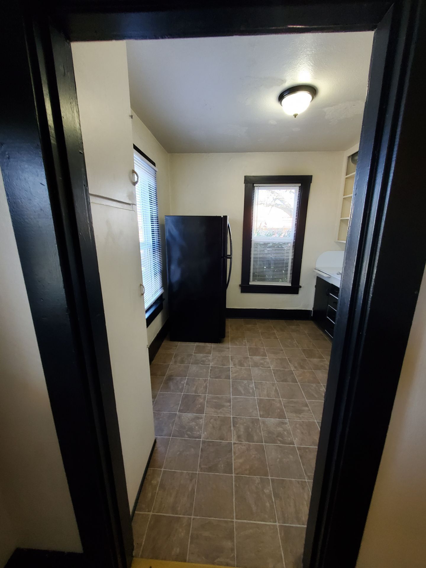 703 SW 15th St Apartments in Corvallis Oregon, near Oregon State University – kitchen entrance.