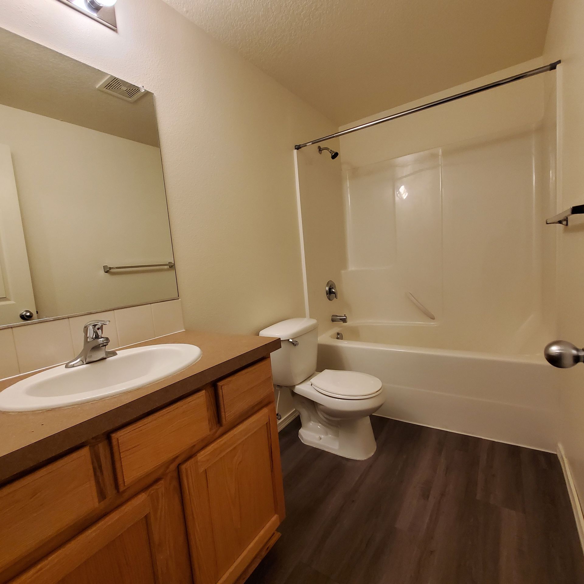 Meadowridge Townhomes in Monmouth Oregon, near Western Oregon University – bathroom and shower -1.