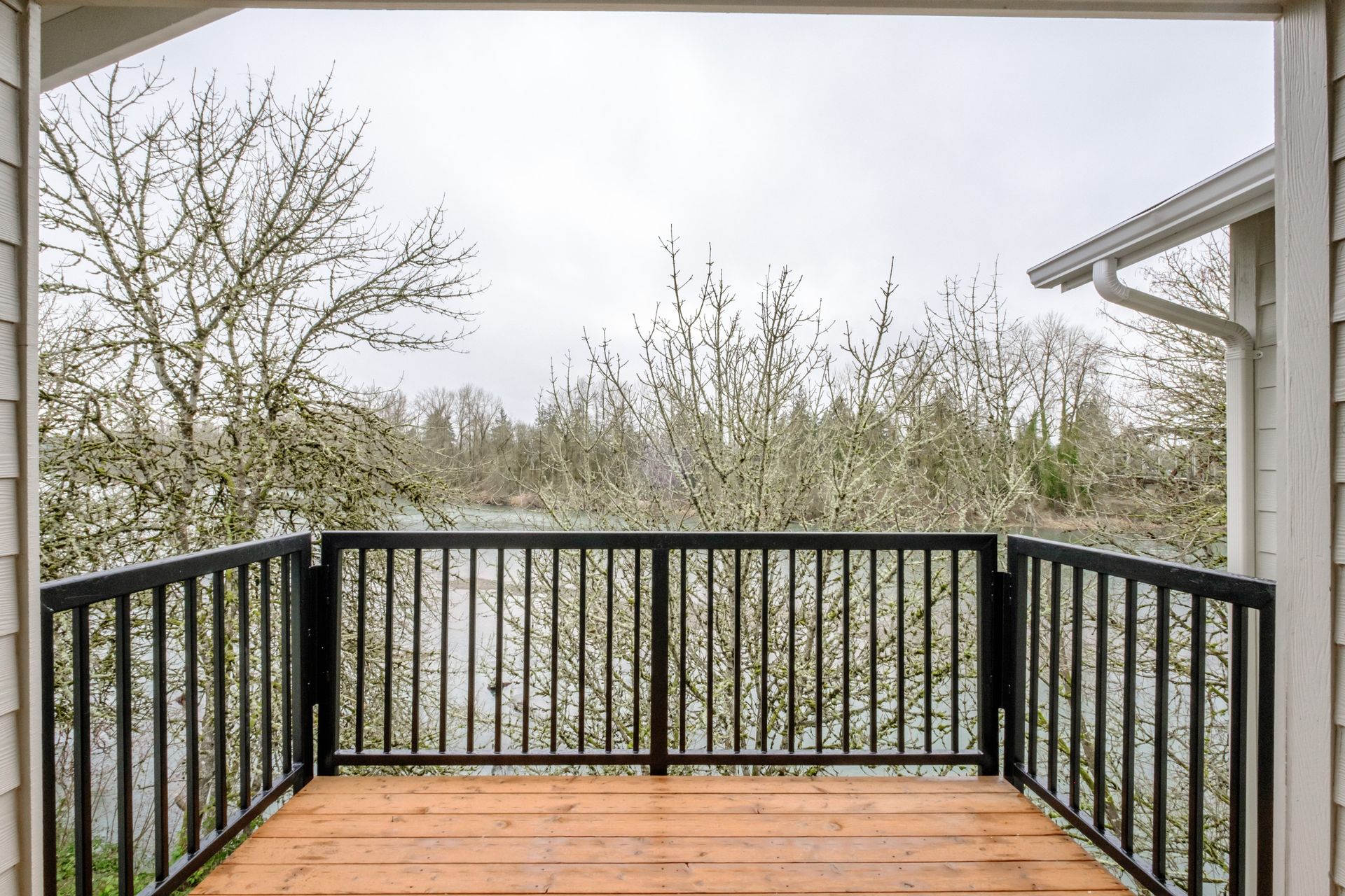 Jefferson Terrace Apartments in Jefferson Oregon – balcony view.