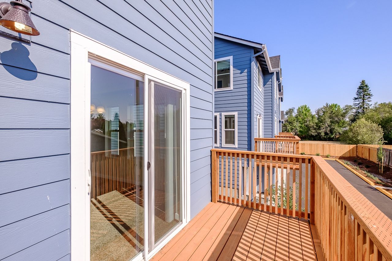 Goodnight Townhomes in Corvallis, OR, Near Oregon State University, four-bed, three-bath – balcony.