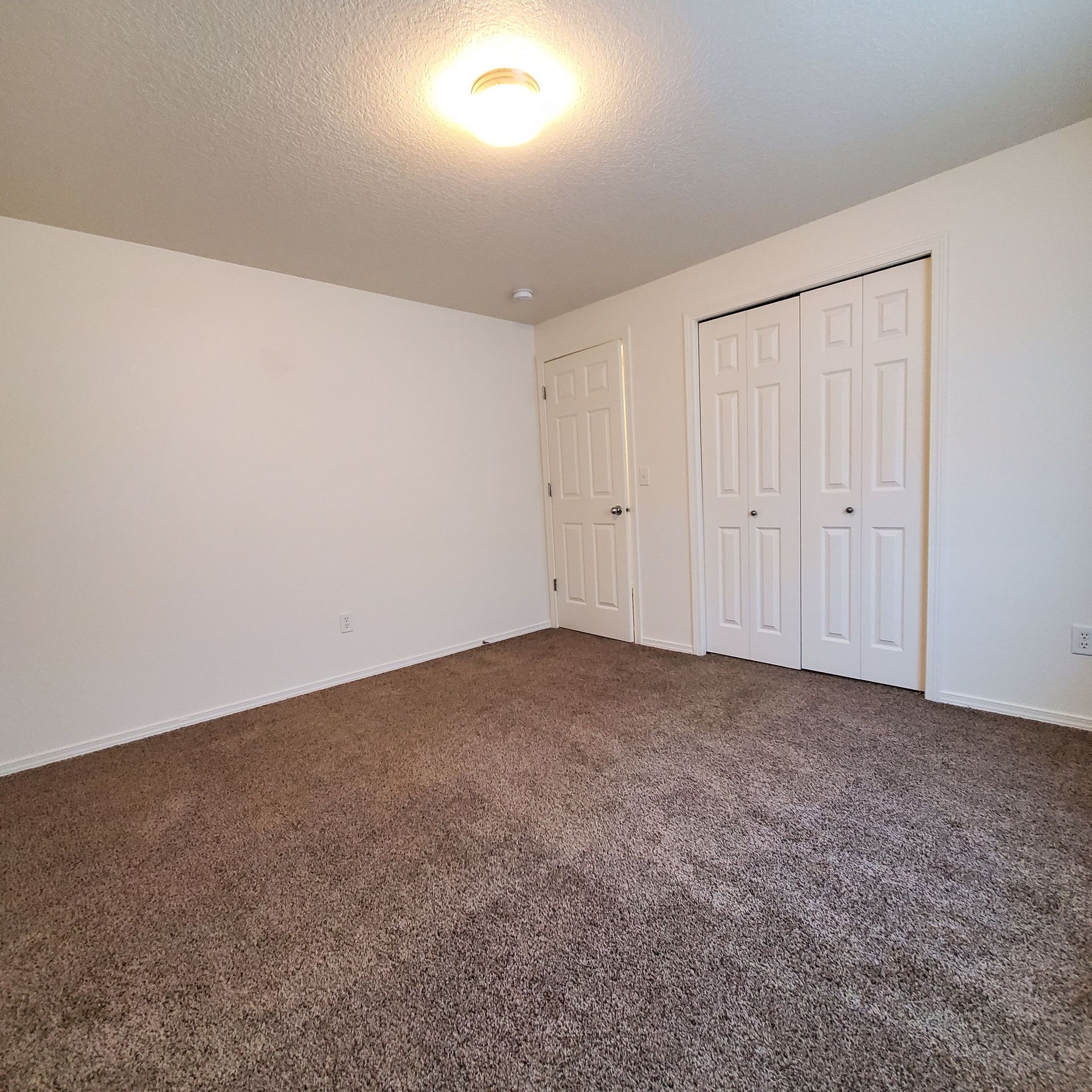 Meadowridge Townhomes in Monmouth Oregon, near Western Oregon University – Bedroom and closet -1.
