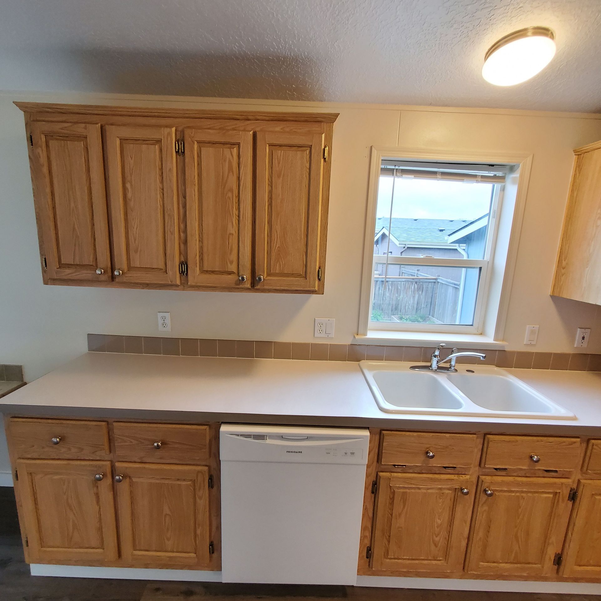 Ashwood Estates mobile homes in Tangent Oregon, five-bedroom three-bathroom – kitchen sink and kitchen window.