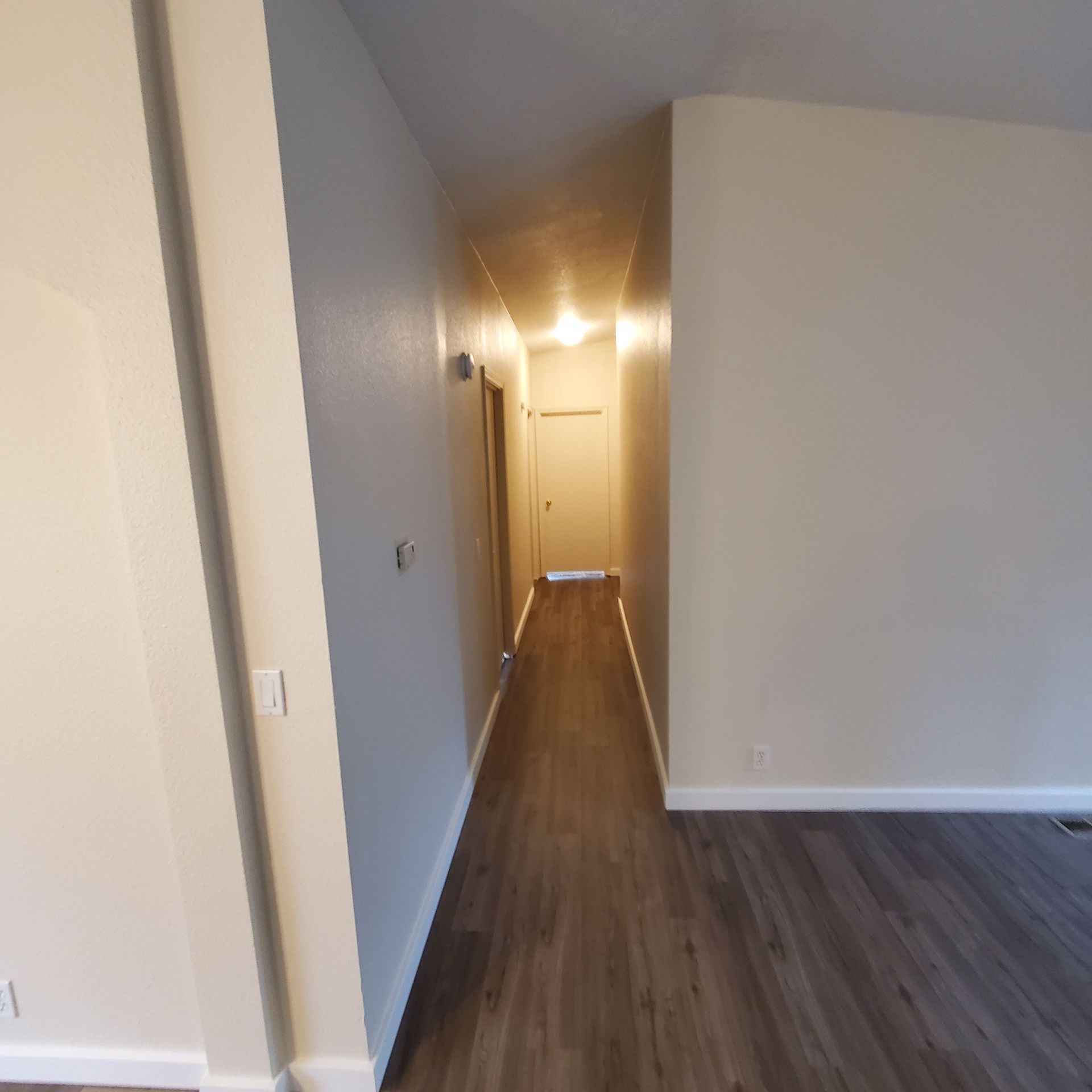 Ashwood Estates mobile homes in Tangent Oregon, five-bedroom three-bathroom – hallway.