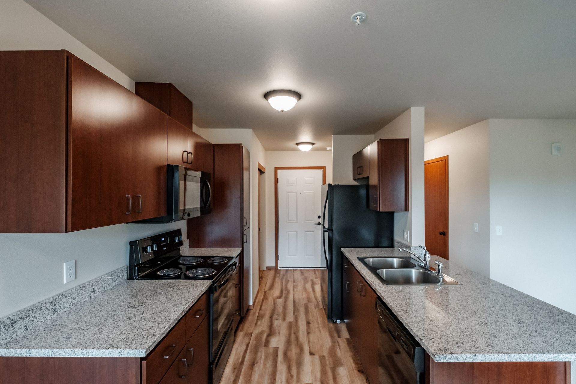 Oak Springs Apartments in Philomath Oregon, Near Oregon state University, one-bedroom one-bathroom – kitchen.