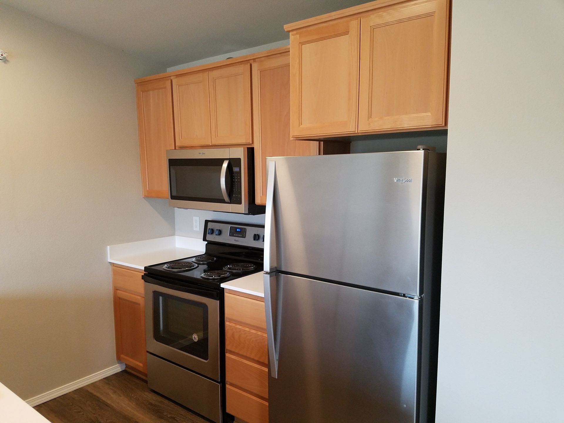 Pleasant View Apartments in Keizer Oregon, one-bedroom one-bathroom – refrigerator, microwave, stove.
