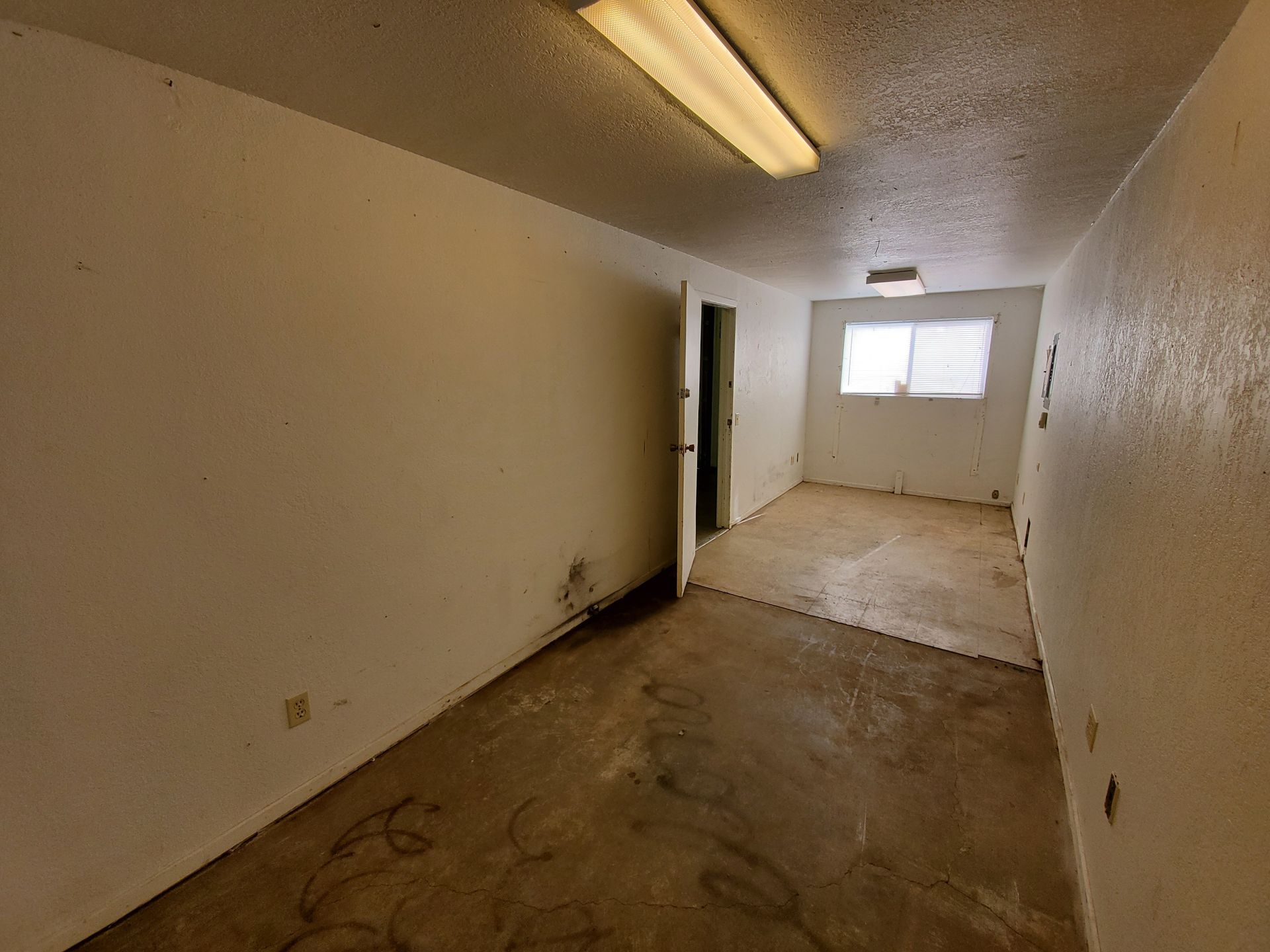 Three Lakes Storage in Albany Oregon – storage unit and window.