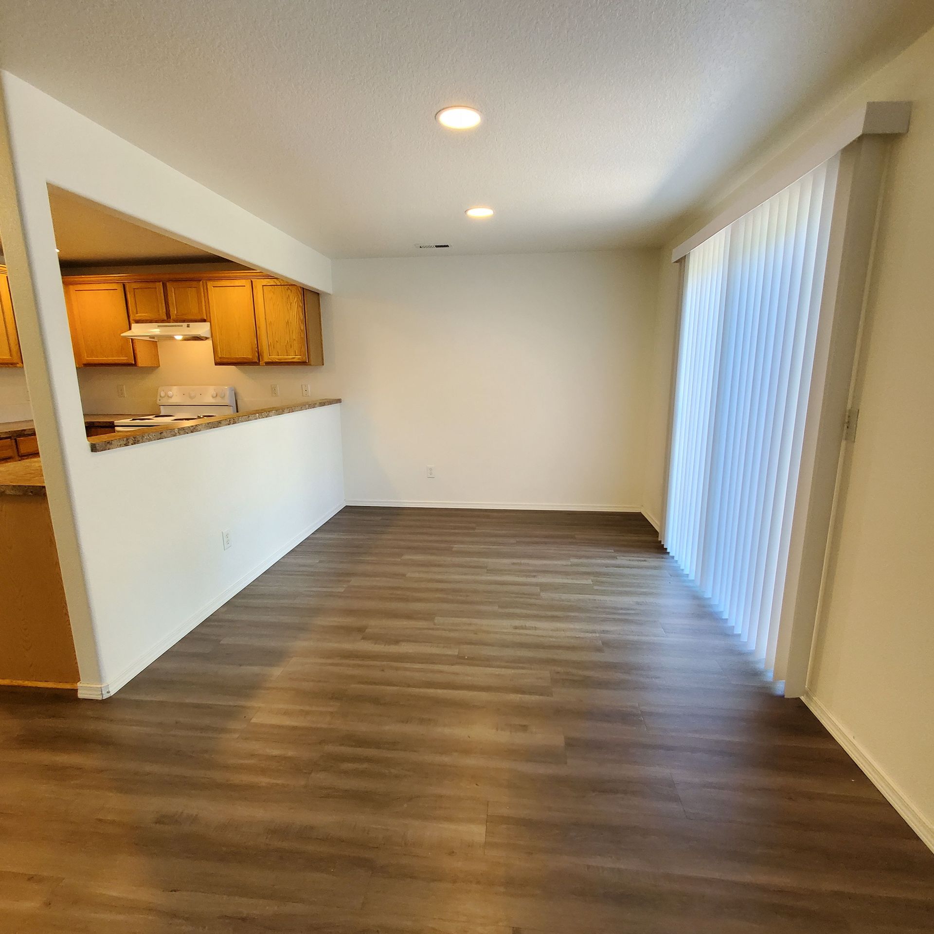 Meadowridge Townhomes in Monmouth Oregon, near Western Oregon University –dining room and sliding glass door.