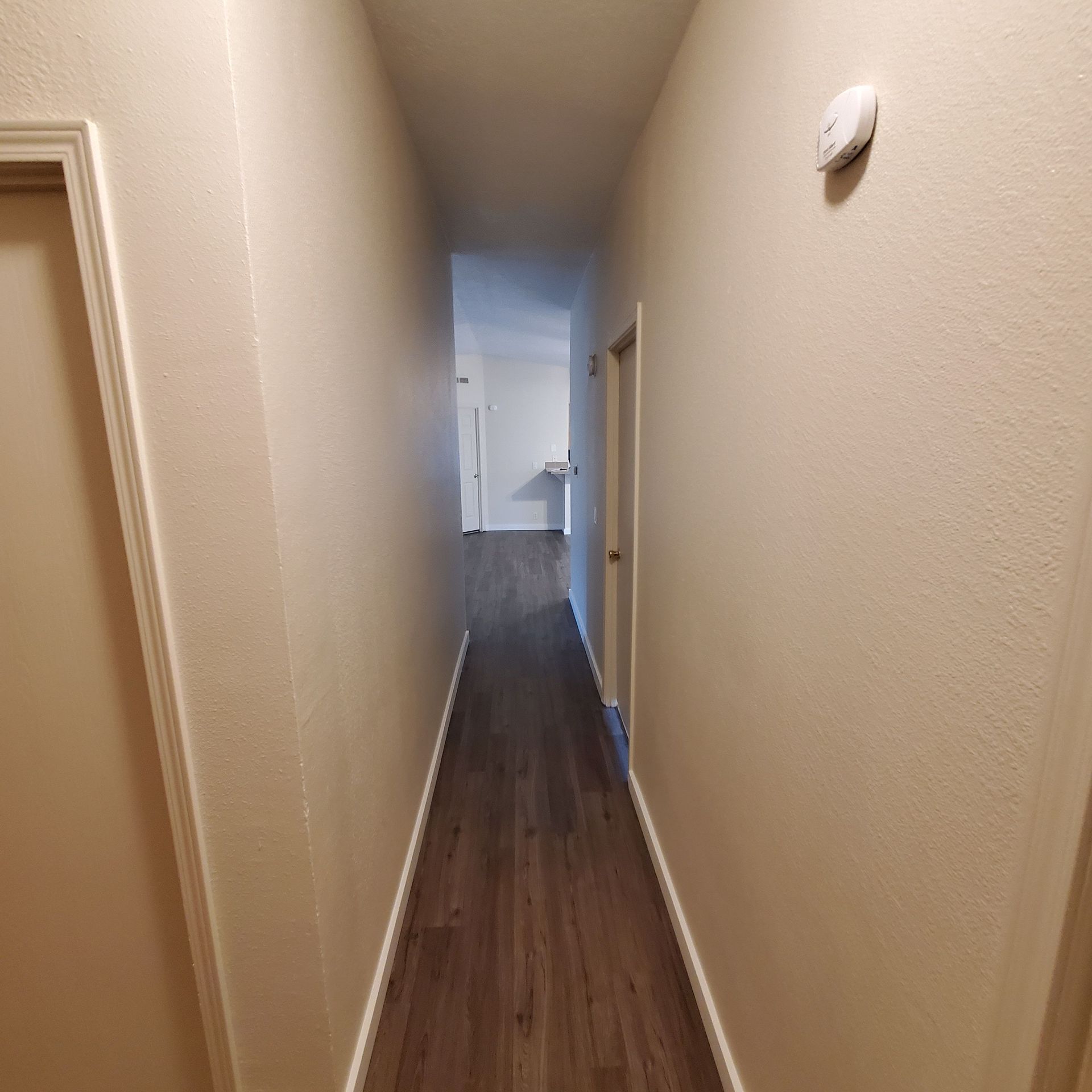 Ashwood Estates mobile homes in Tangent Oregon, five-bedroom three-bathroom – hallway looking towards front door.