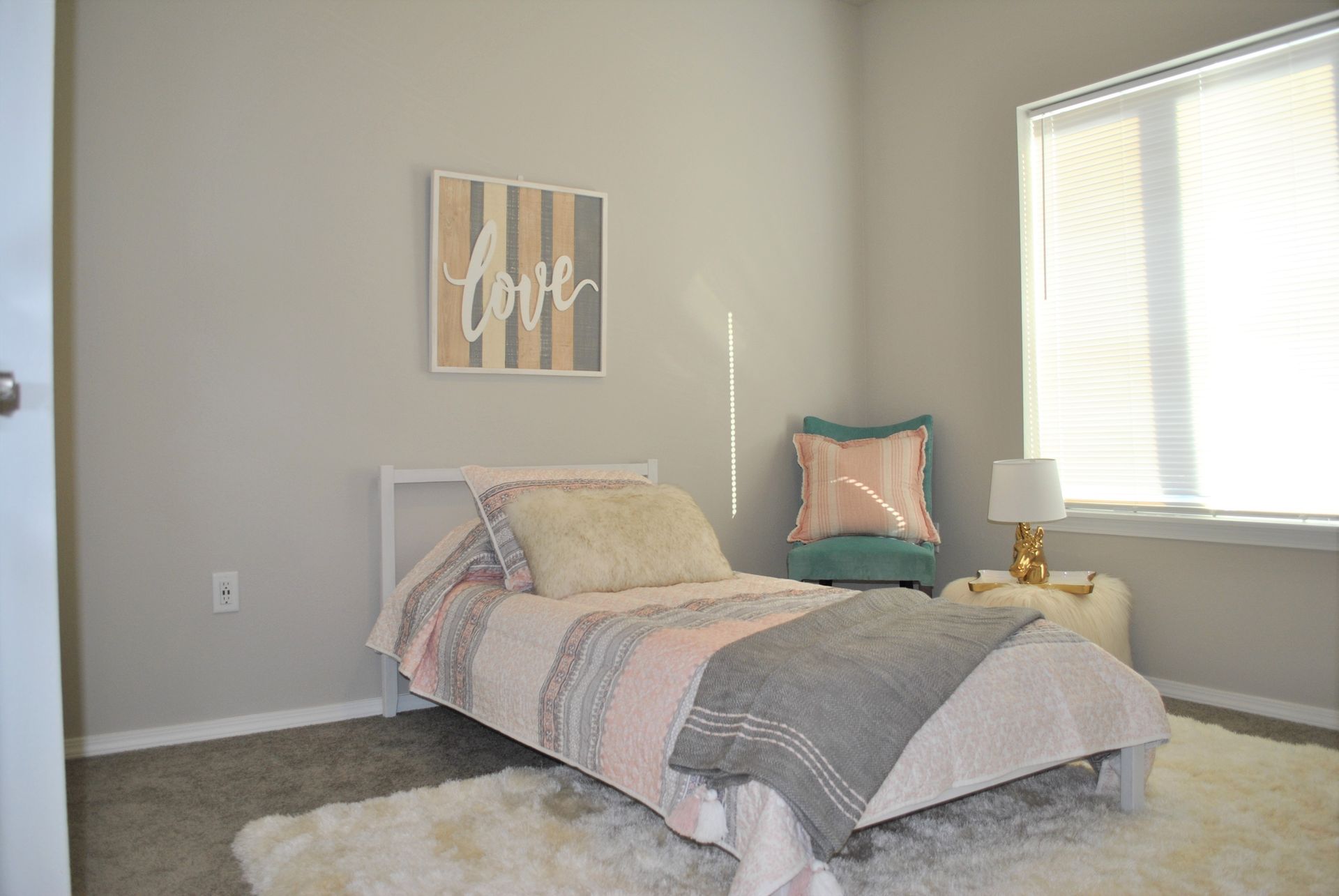 Pleasant View Apartments in Keizer Oregon, two-bedroom two-bathroom – Bathroom.