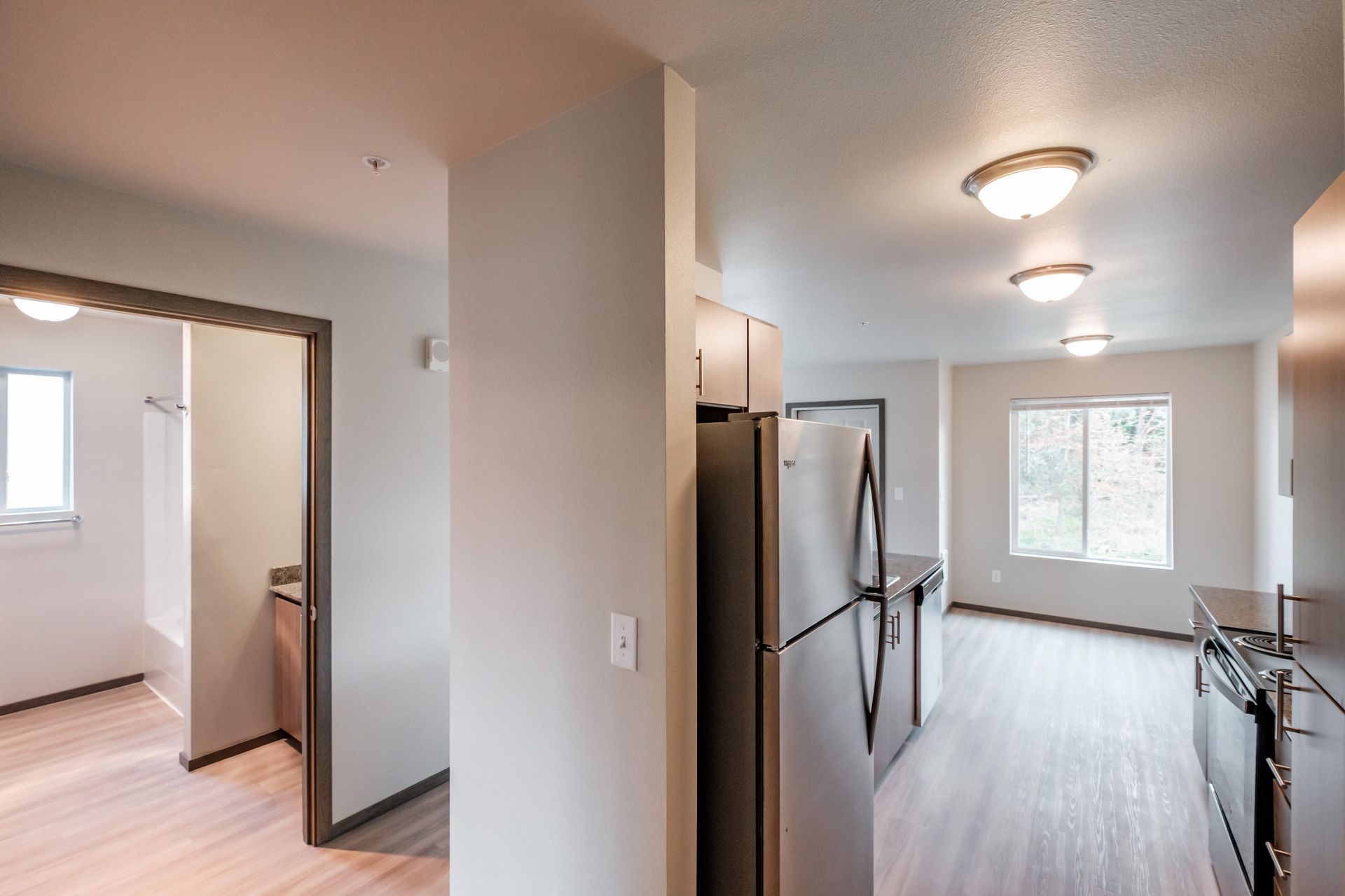 Cherry Glen Apartments in Salem Oregon – one bedroom one bathroom apartment home foyer looking inside.