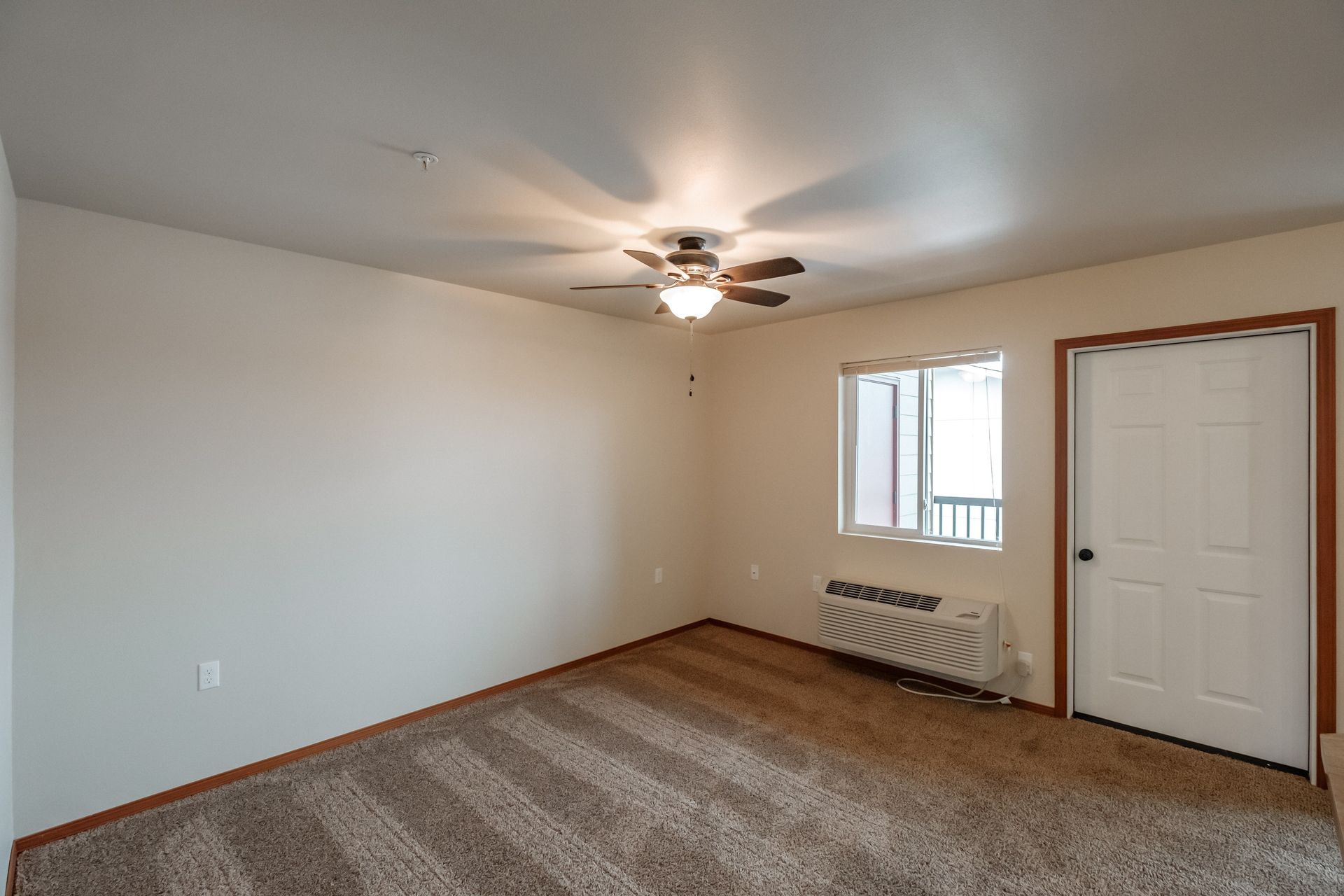 Aspen Place Apartments in Lebanon Oregon, near Western University of Health Sciences, one-bedroom one-bath – living room.