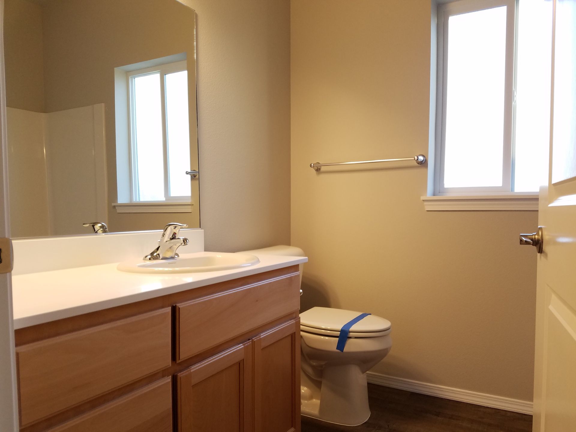 Pleasant View Apartments in Keizer Oregon, two-bedroom two-bathroom – bathroom.