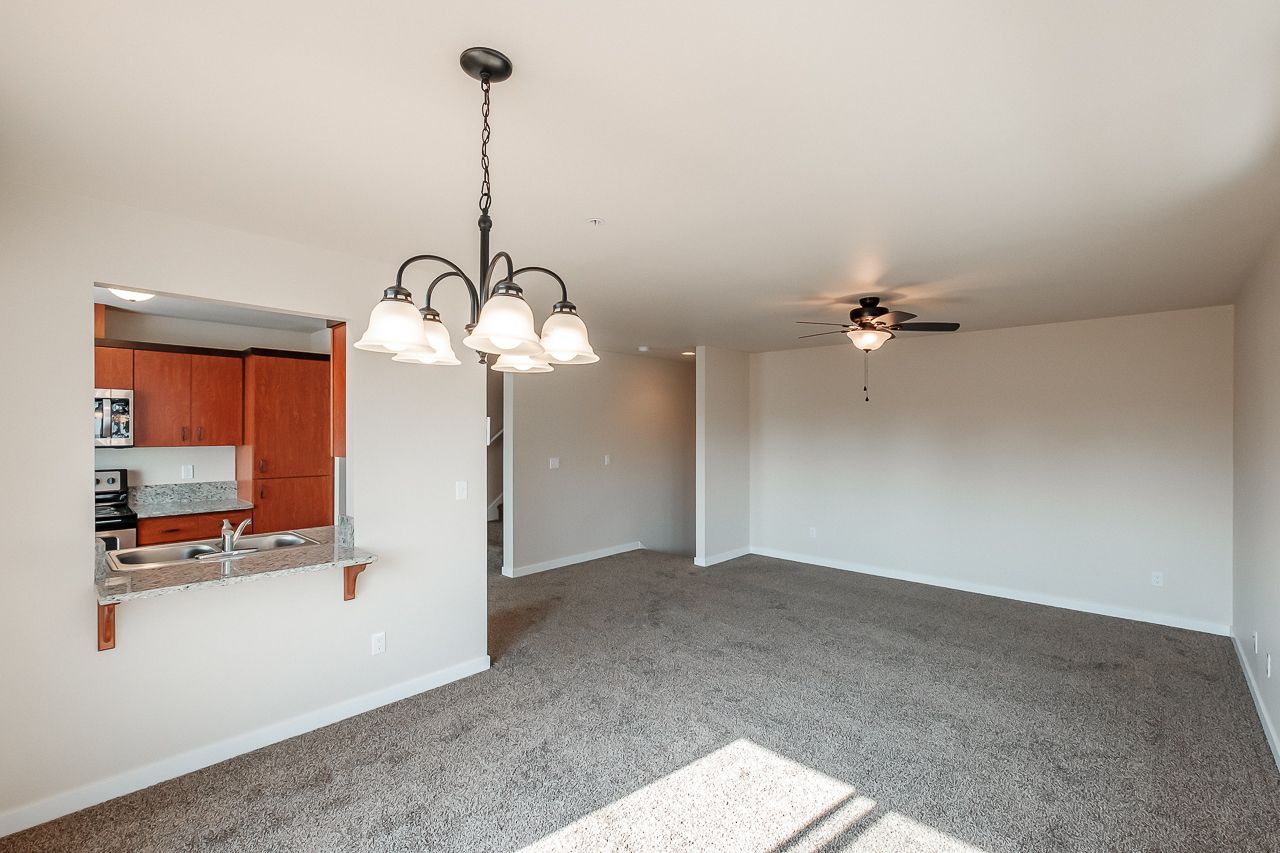 Goodnight Townhomes in Corvallis, OR, Near Oregon State University, four-bed, three-bath – dining room.