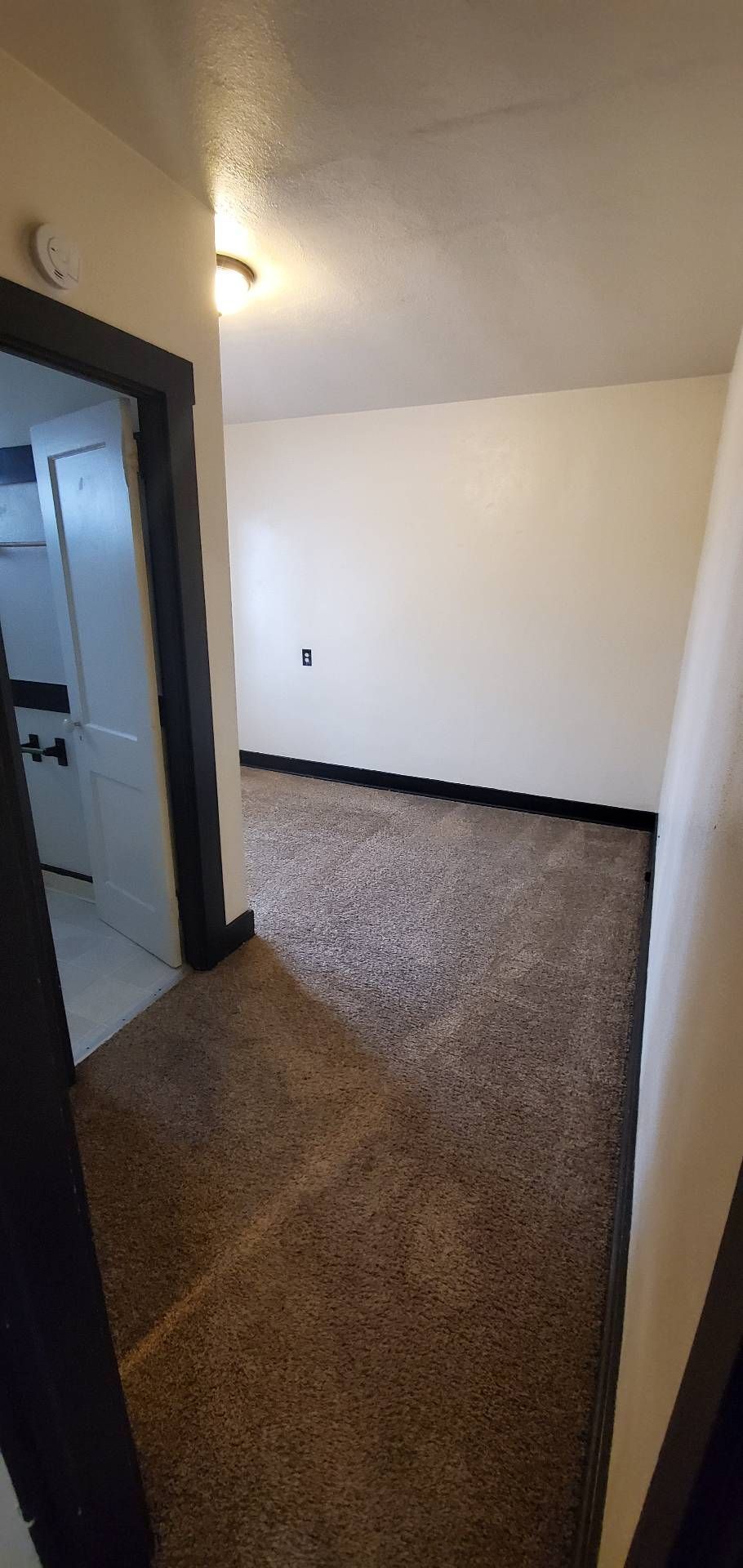703 SW 15th St Apartments in Corvallis Oregon, near Oregon State University – bedroom entrance.