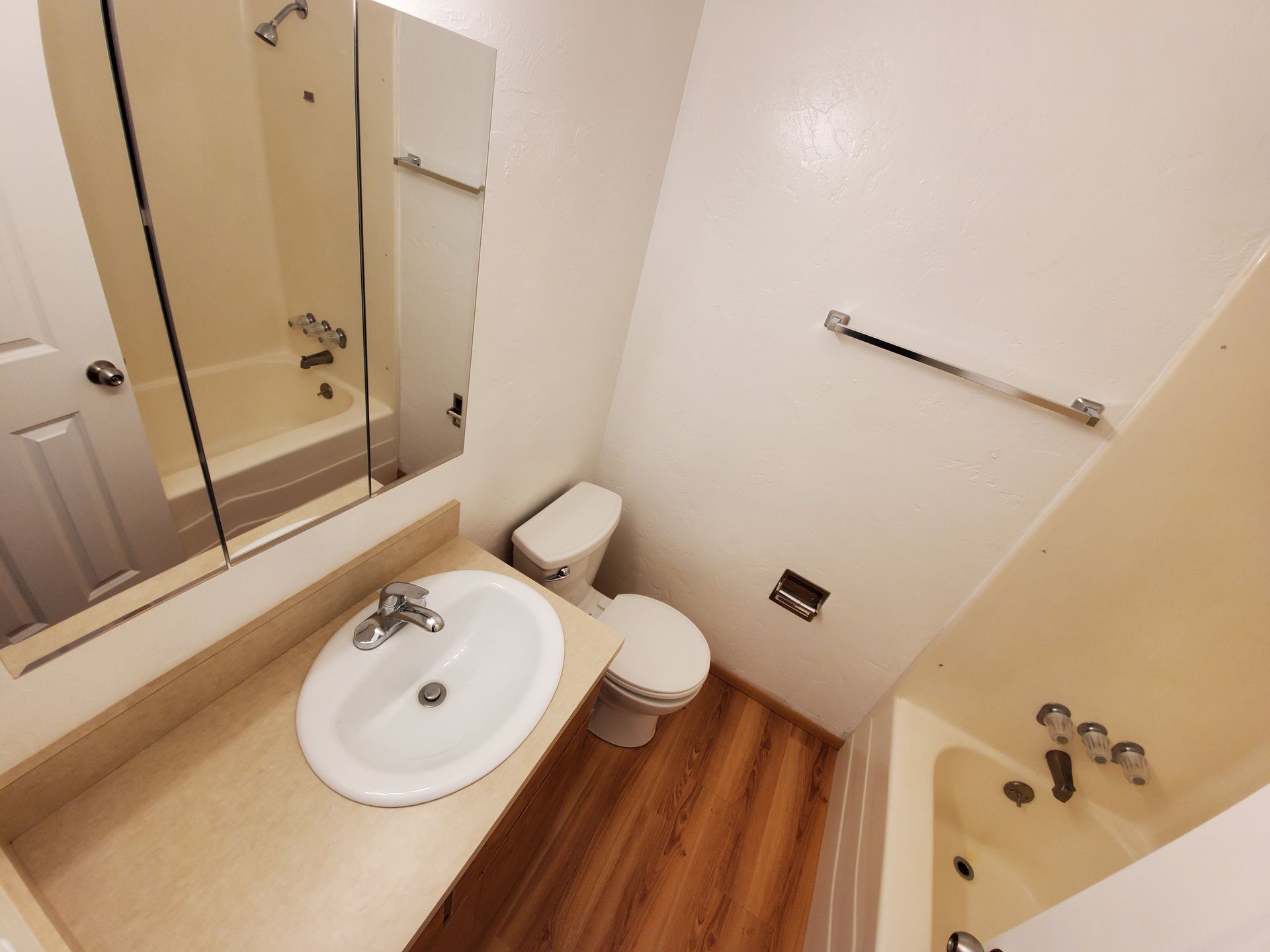 Amanda Lane Duplexes in Millersburg Oregon, three-bedroom two-bathroom – bathroom – 2.