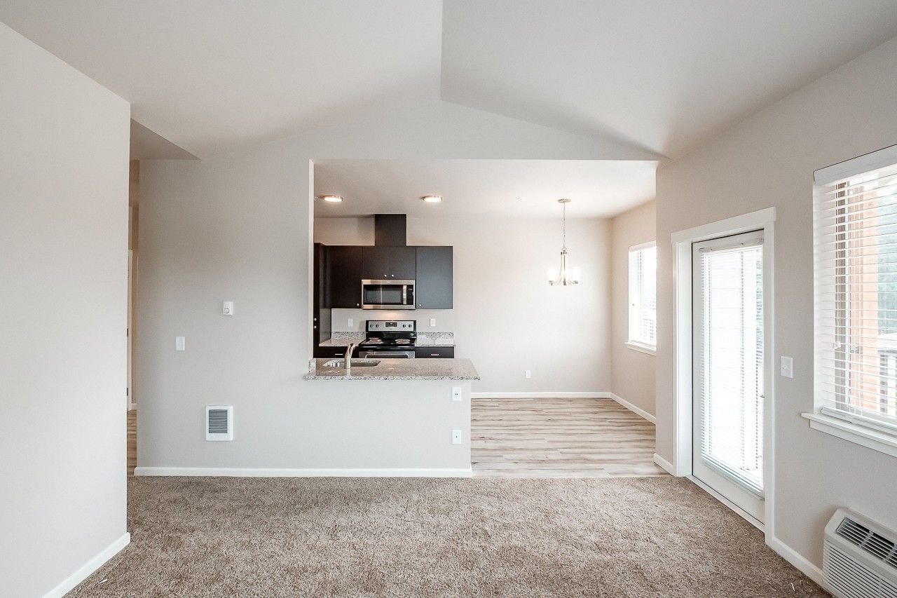 Hickory Hollow Apartments in North Albany OR, one-bedroom one-bathroom – kitchen and dining room.