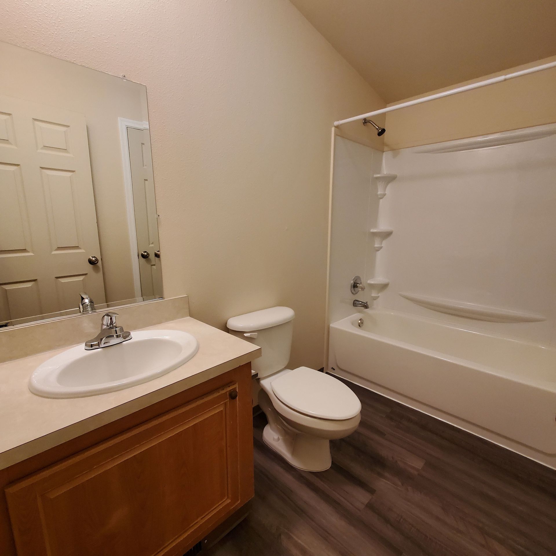 Ashwood Estates mobile homes in Tangent Oregon, four-bedroom two-bathroom – bathroom, bathroom -2.
