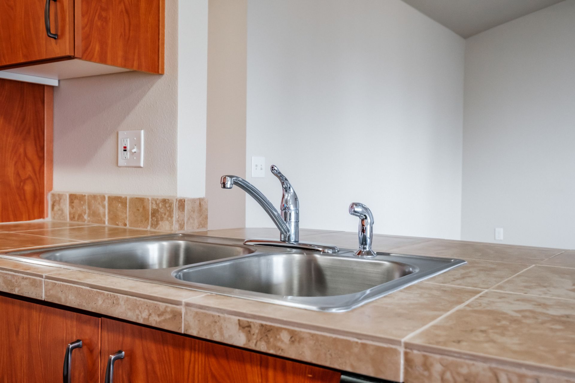 Aspen Place Apartments in Lebanon OR, near Western University of Health Sciences, two-bed two-bath – kitchen sink.