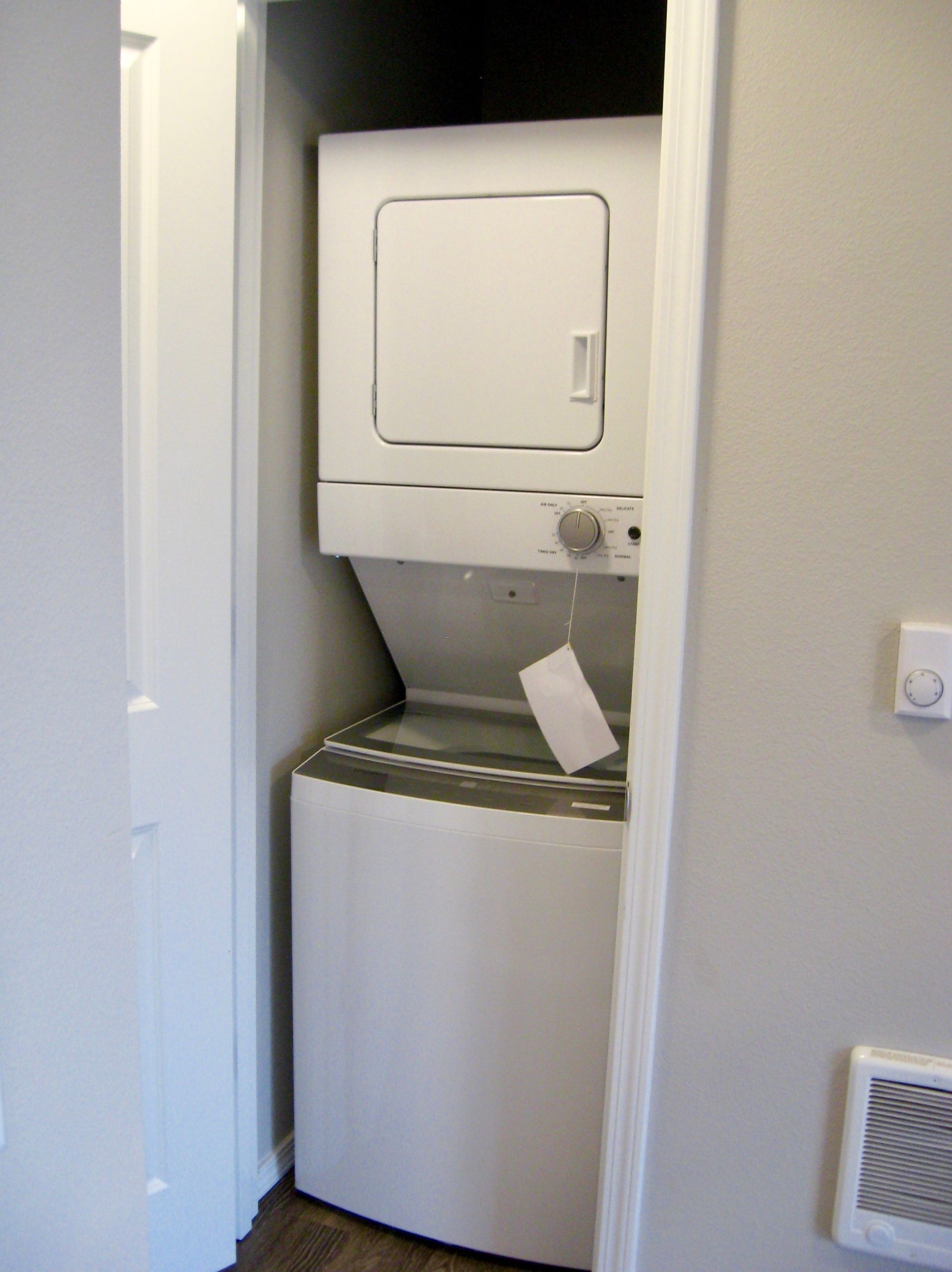 Pleasant View Apartments in Keizer Oregon, One-Bedroom one-bathroom – washer and dryer.