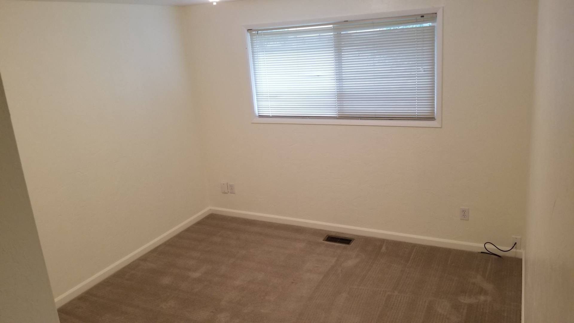 Amanda Lane Duplexes in Millersburg Oregon, two-bedroom one-bathroom – bedroom -1.