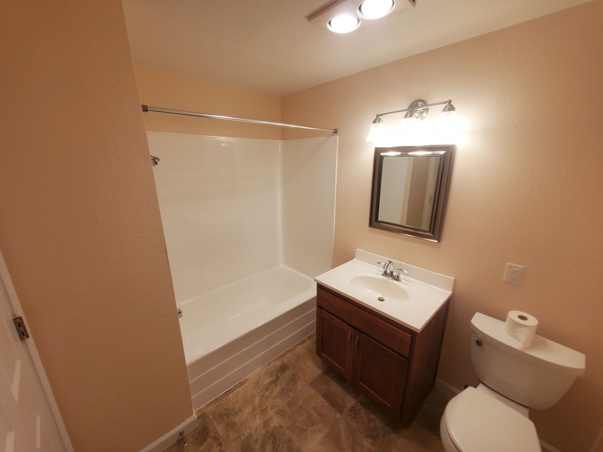 Jackson Duplexes in Albany Oregon – two bedroom one-bathroom – bathroom. 