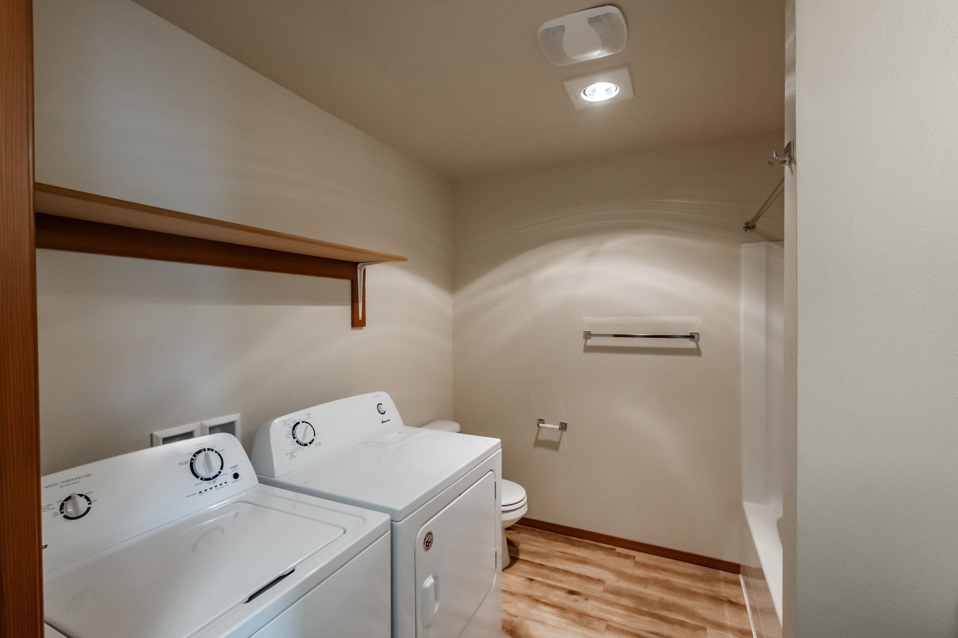 Oak Springs Apartments in Philomath Oregon, Near Oregon state University, one-bedroom one-bathroom –washer and dryer.