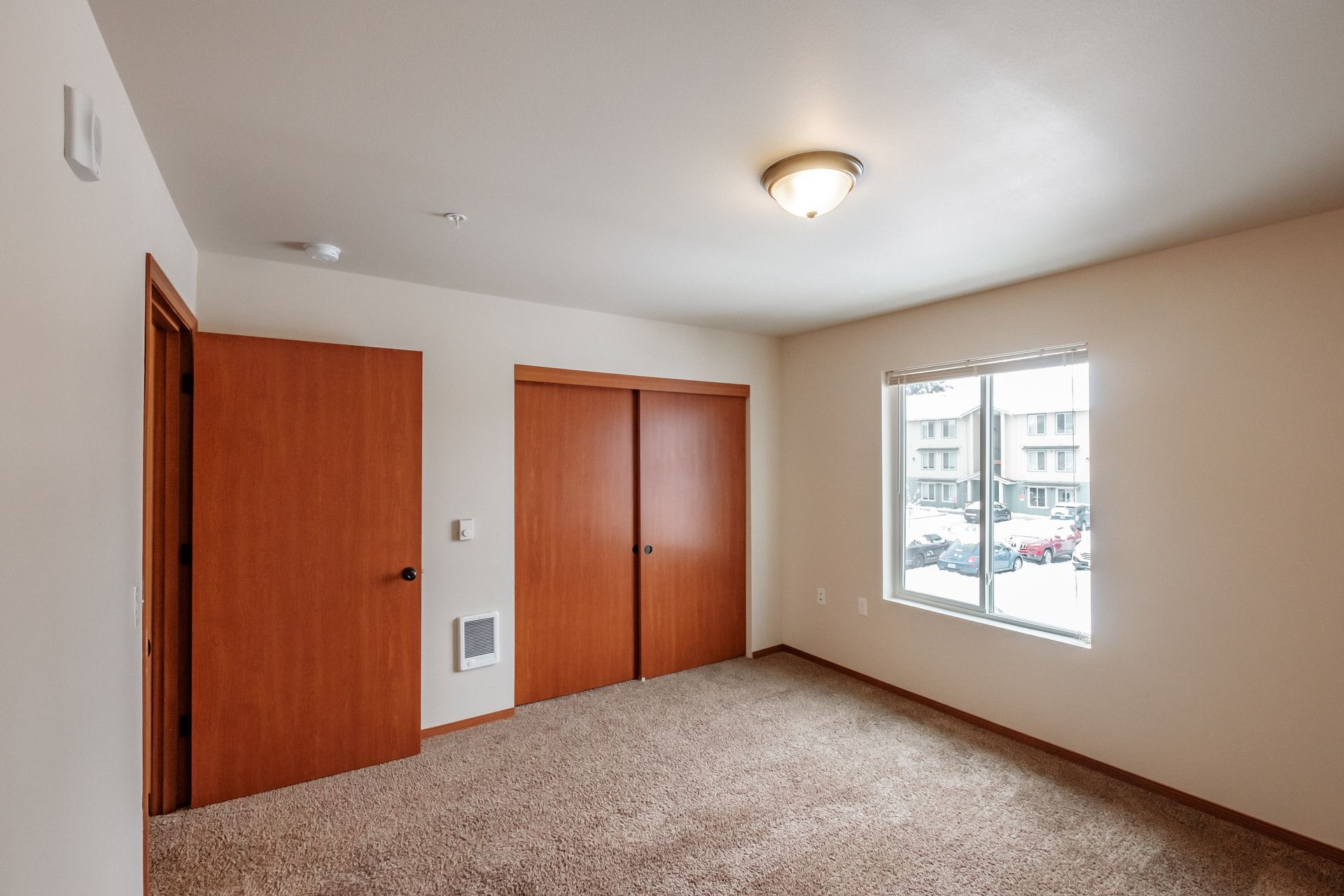 Aspen Place Apartments in Lebanon Oregon, near Western University of Health Sciences, one-bedroom one-bath – bedroom, closet.