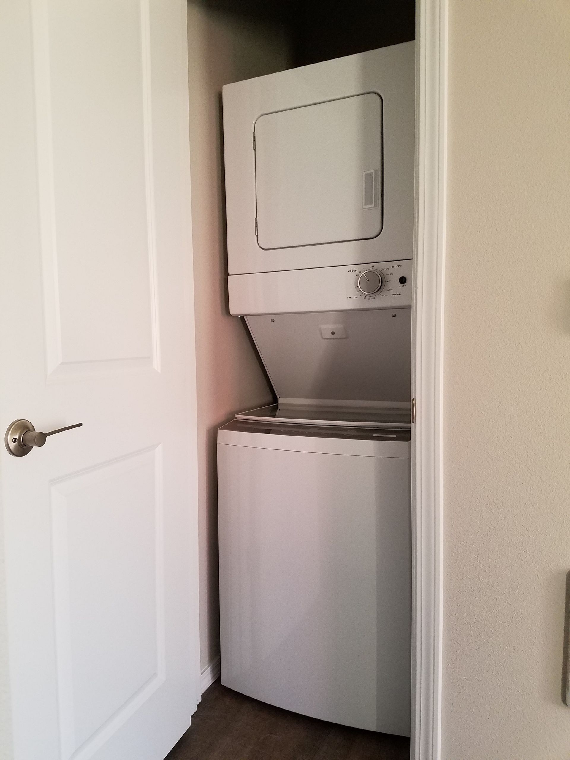 Pleasant View Apartments in Keizer Oregon, two-bedroom two-bathroom – washer and dryer.