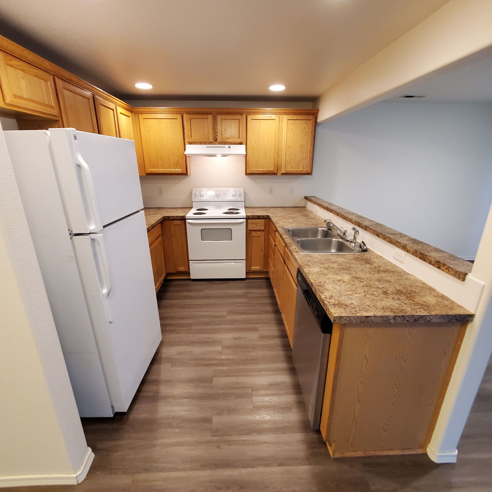 Meadowridge Townhomes in Monmouth Oregon, near Western Oregon University – kitchen.