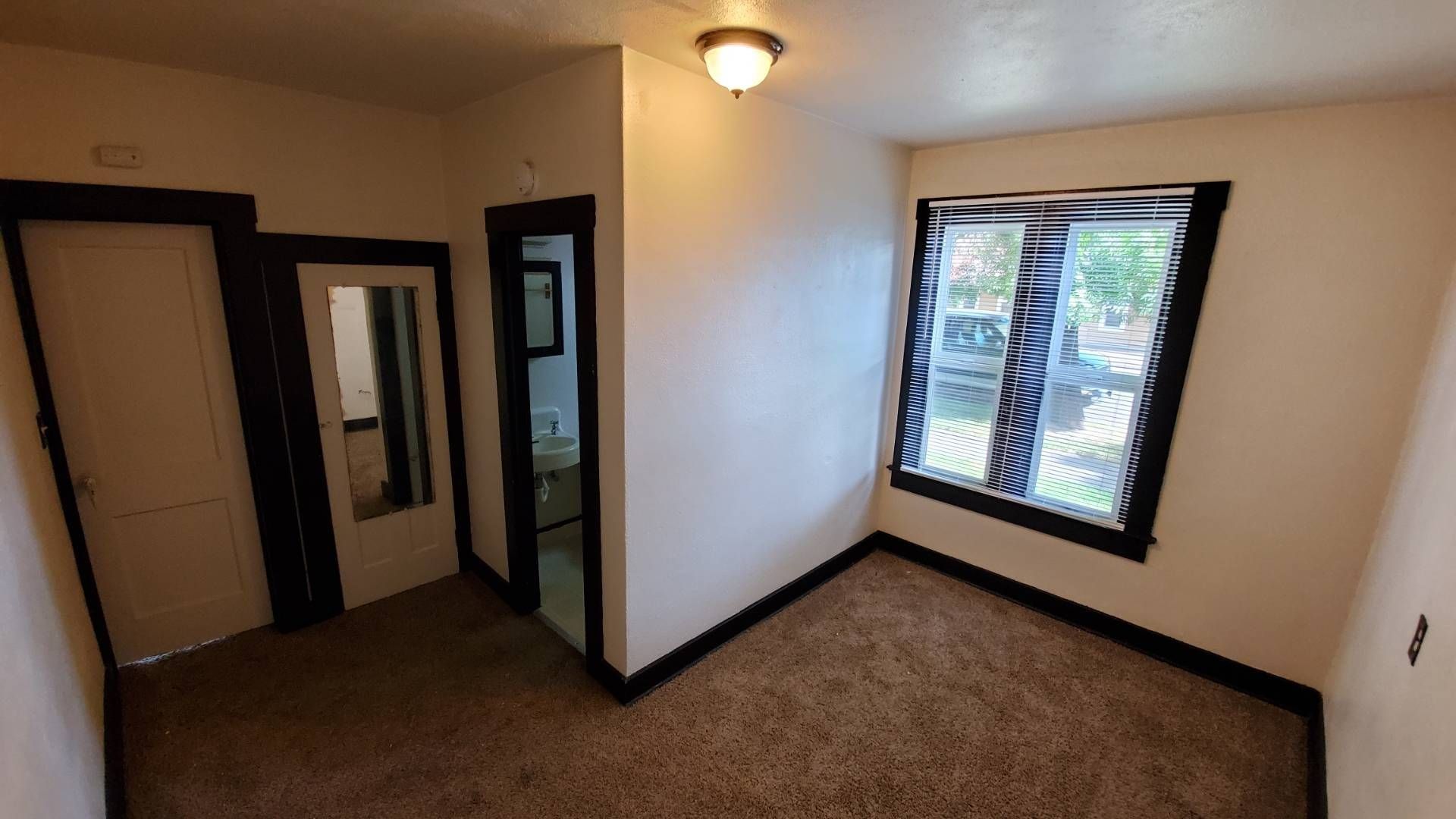 703 SW 15th St Apartments in Corvallis Oregon, near Oregon State University – bedroom and bathroom.