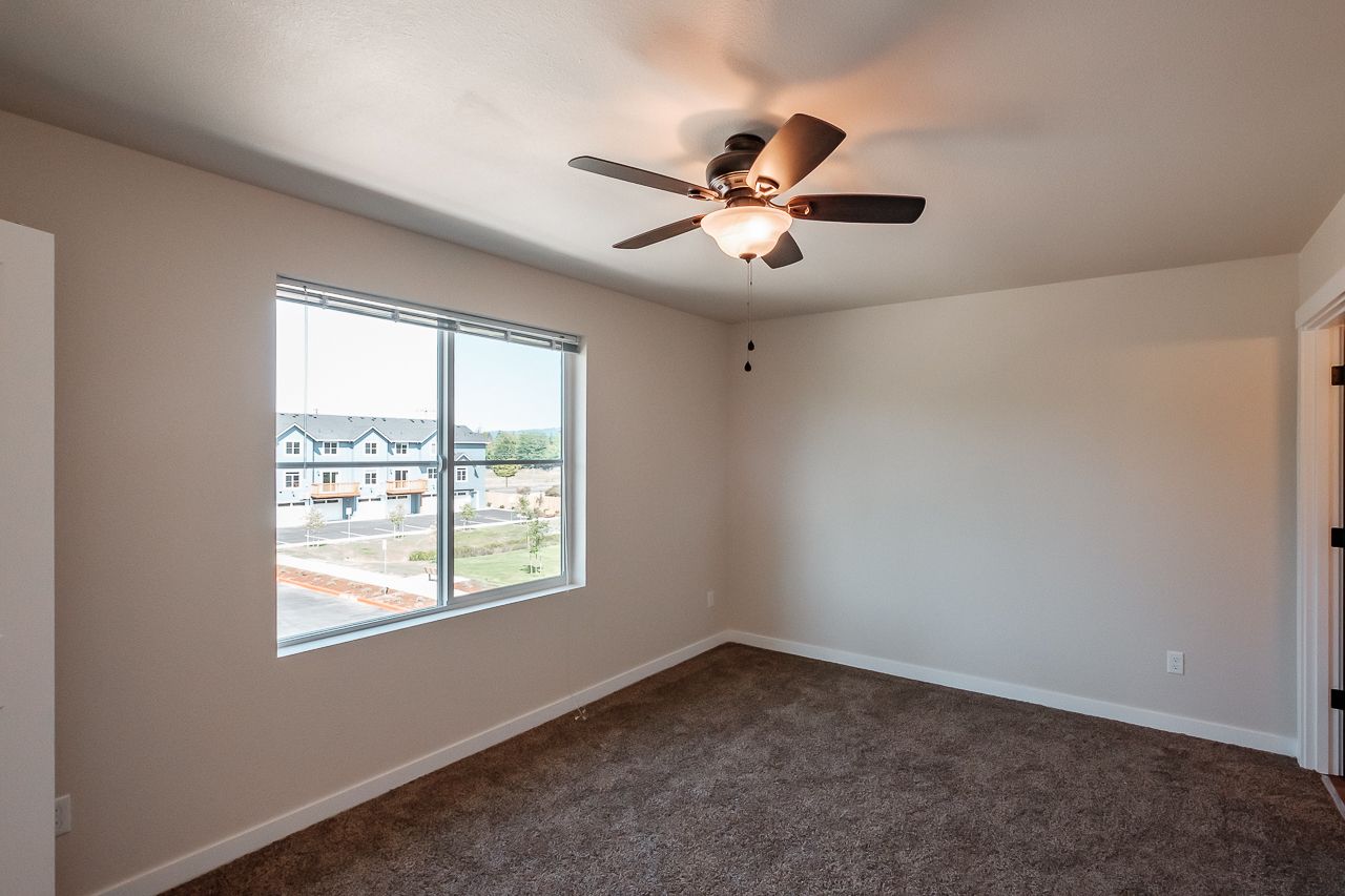 Goodnight Townhomes in Corvallis, OR, Near Oregon State University, four-bed, 2.5-bath – bedroom window -1.