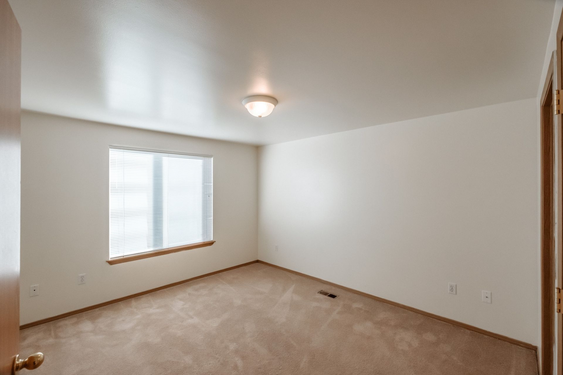 Mt. Vernon Town Homes – in Albany Oregon, two-bedroom two and ½ bathroom – dining room.