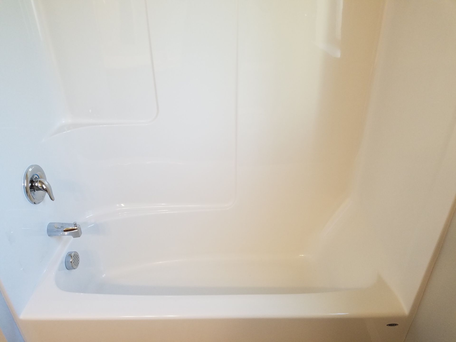 Pleasant View Apartments in Keizer Oregon, two-bedroom two-bathroom – shower.