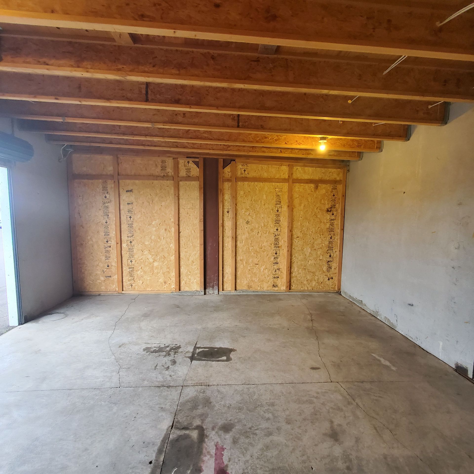 34 Self Store in Tangent Oregon, near Oregon State University – larger storage unit looking perpendicular to door and light.