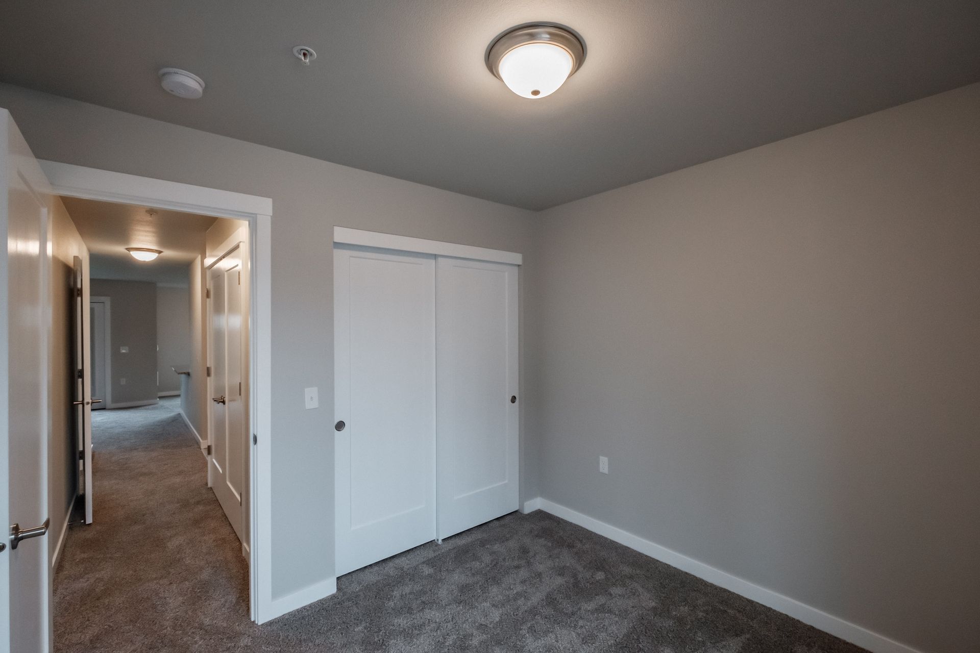 Evergreen Valley Apartments in McMinnville Oregon, near Linfield University – bedroom and closet – 2.