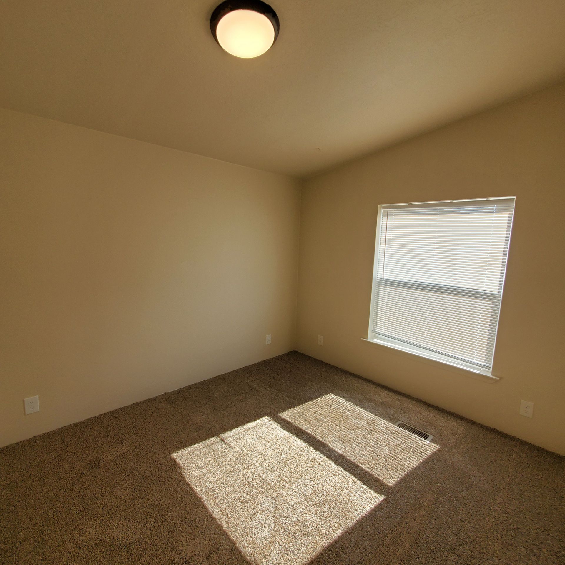 Ashwood Estates mobile homes in Tangent Oregon, two-bedroom three-bathroom – bedroom -1.