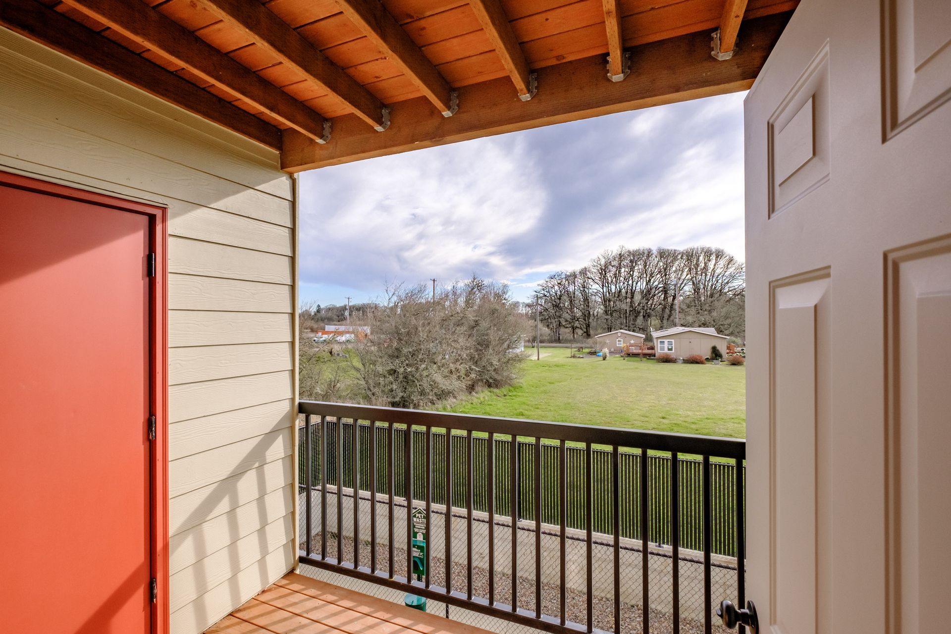 Oak Springs Apartments in Philomath Oregon, Near Oregon state University, one-bedroom one-bathroom – balcony.